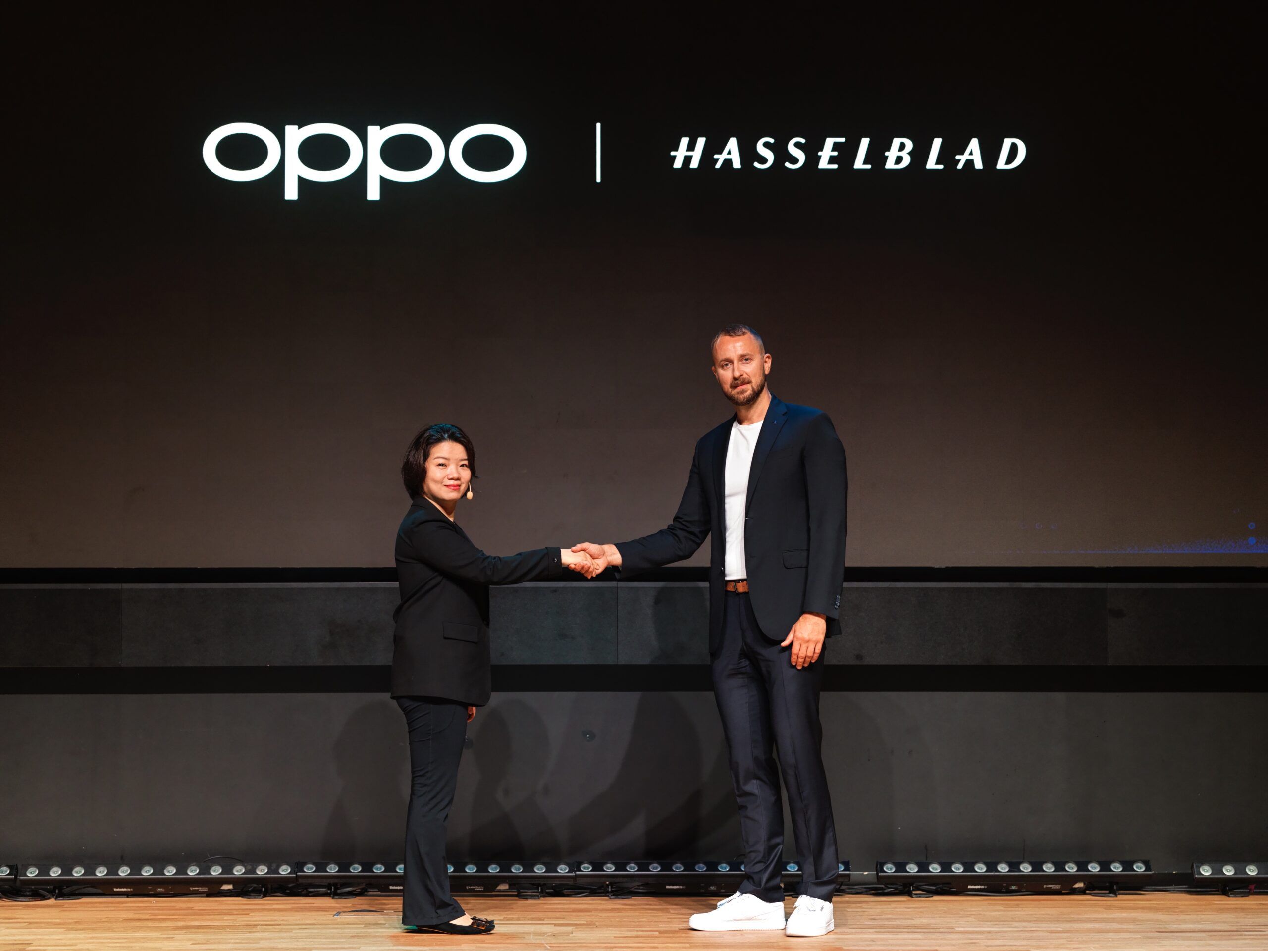 Olivella Liu, Overseas CMO von Oppo, und Bronius Rudnickas, Global Marketing Manager von Hasselblad.