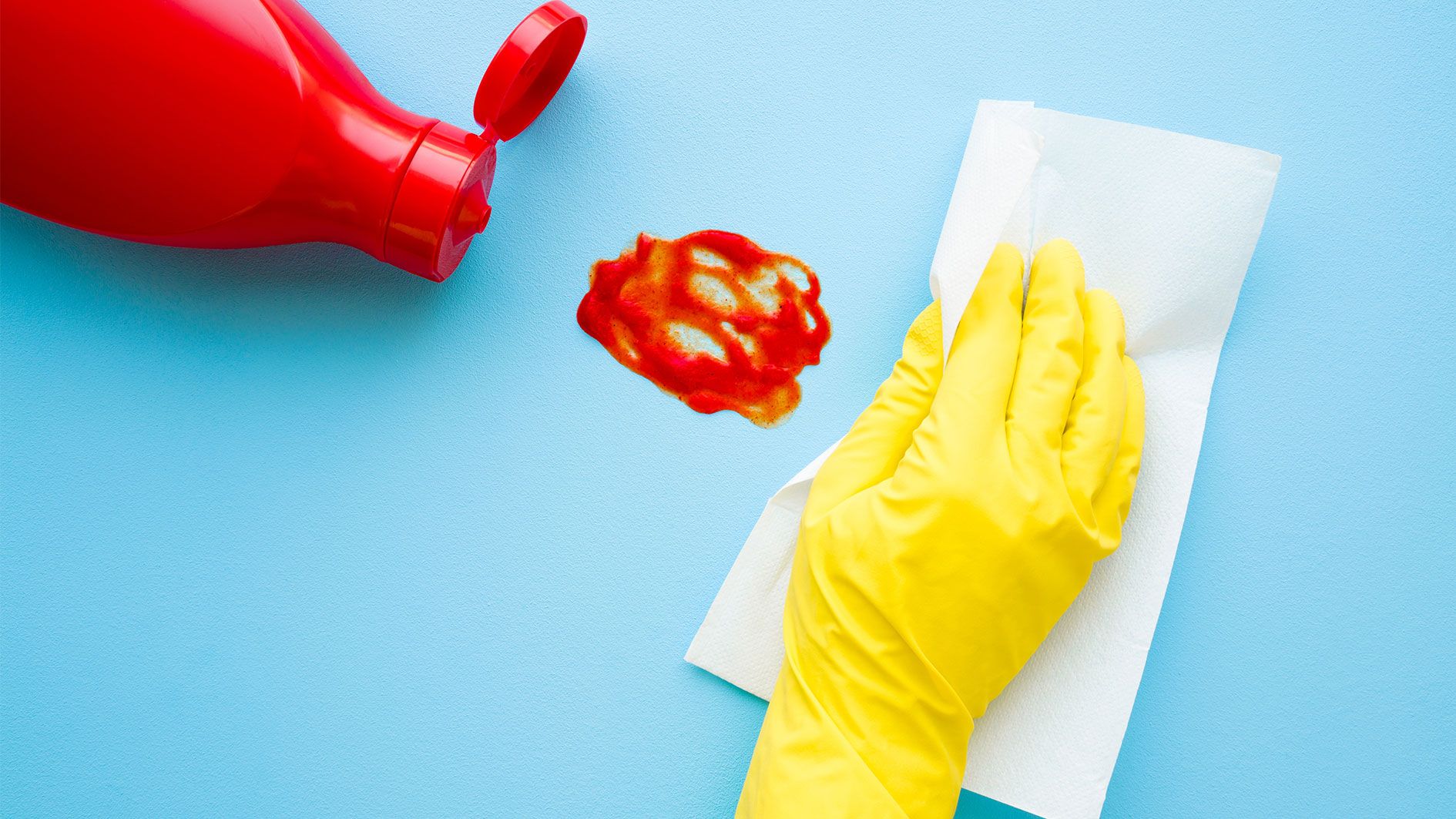 Mit Ketchup lassen sich Essensreste von Pfannen gut entfernen.