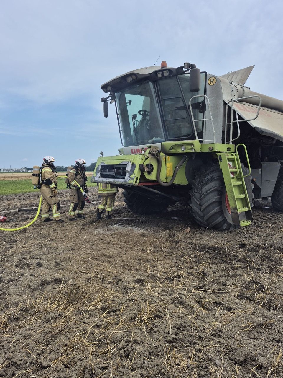 Schwerer Brand Mähdrescher Ebreichsdorf Weigelsdorf Feuerwehr
