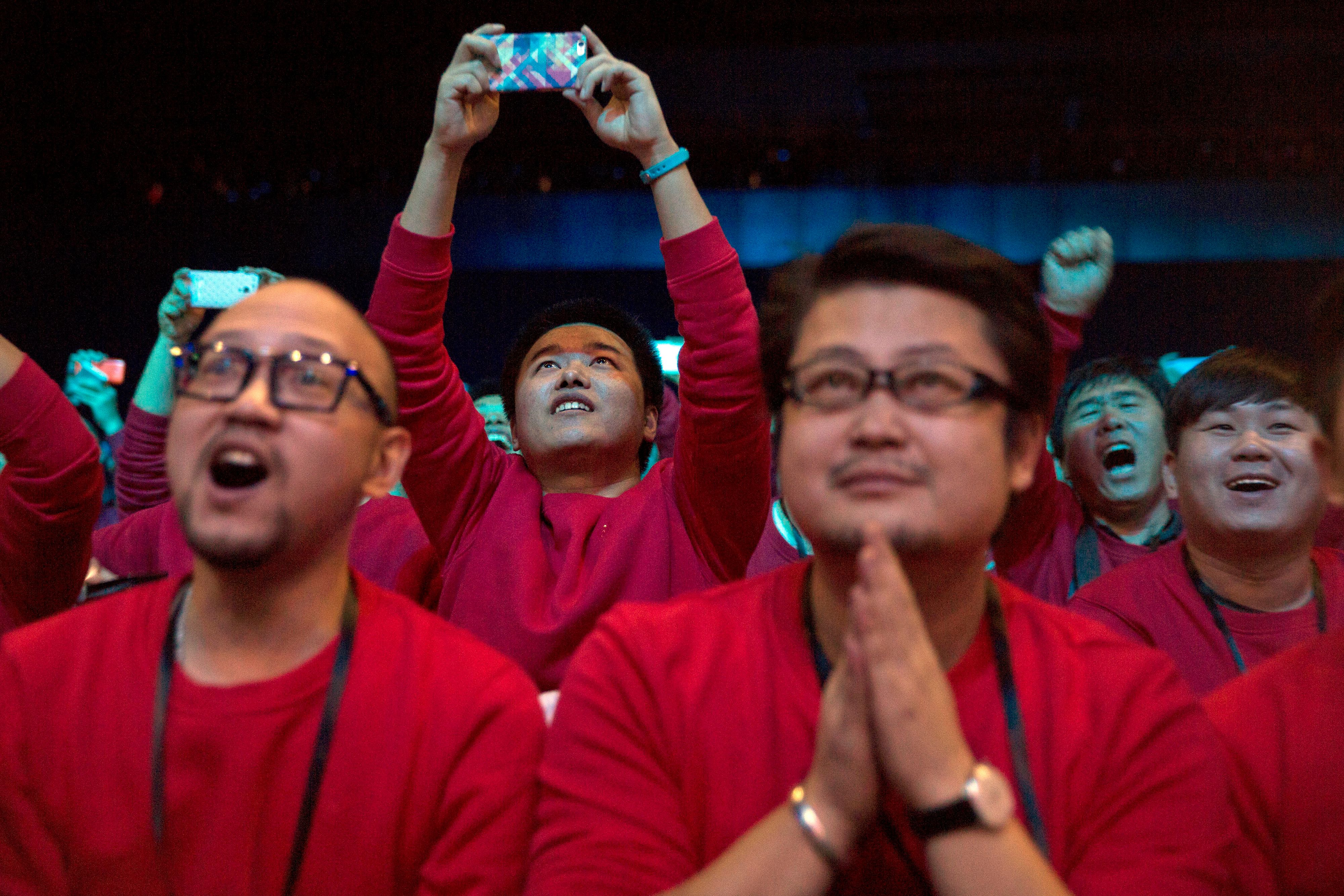 In China ein Stellenwert wie Apple im Westen: Begeisterte Xiaomi-Fans bei einer Produktpräsentation