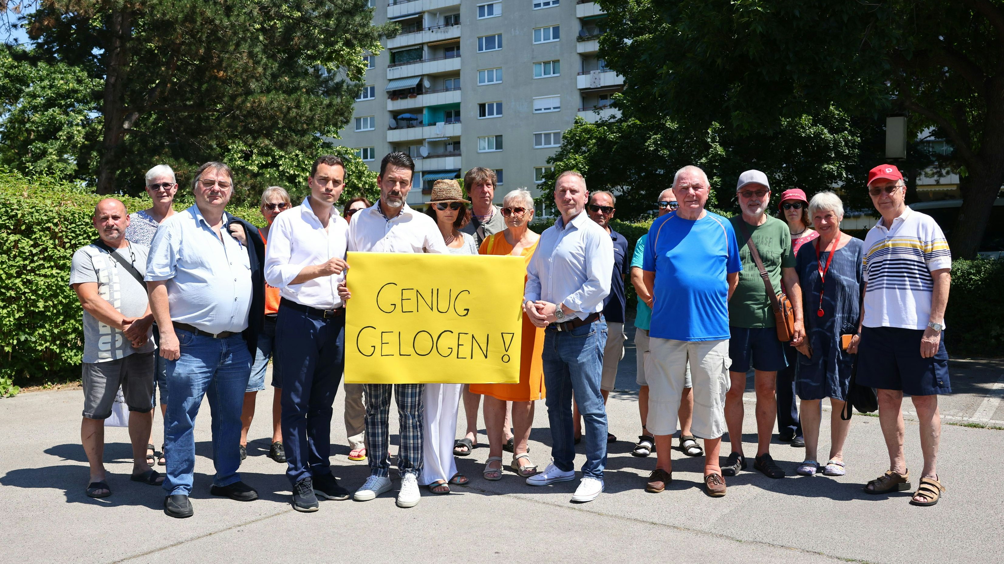 Heute.at - Riesen-Ausbau im Gemeindebau - Mieter protestieren