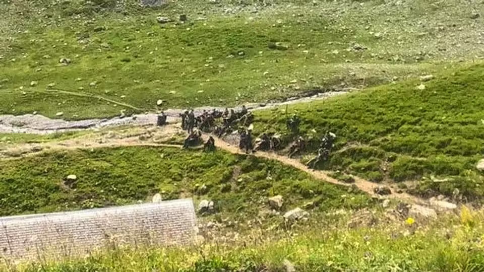 Eine Wandergruppe war am Wochenende im Schweizer Wildsteinhorn in Wehrmachts-Uniformen samt Nazi-Symbolen unterwegs.