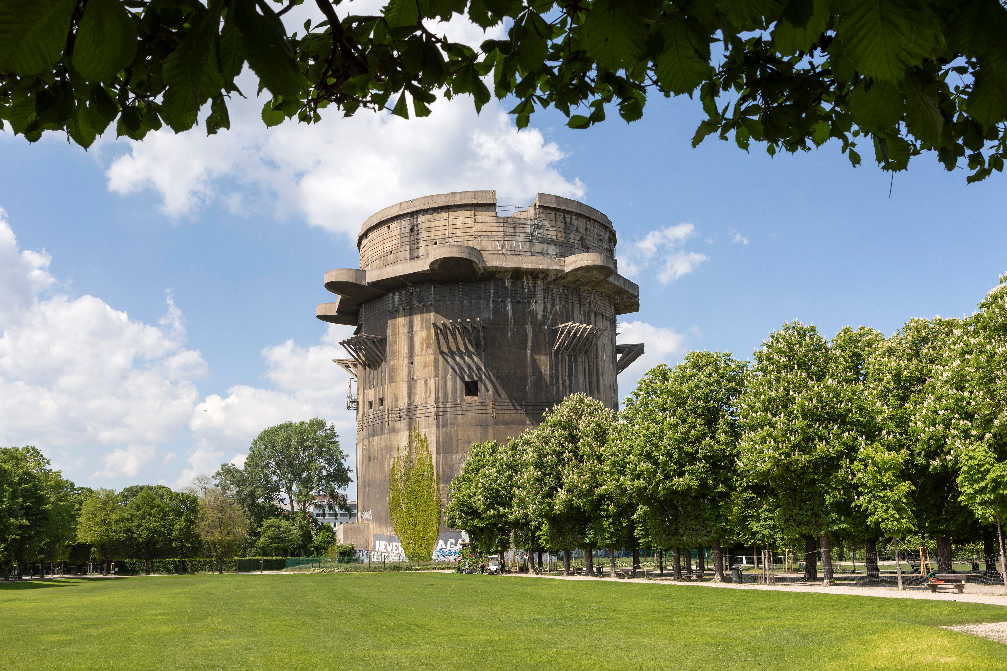 Die Schüsselwiese vor dem Flakturm im Augarten wird bald wieder eröffnet.