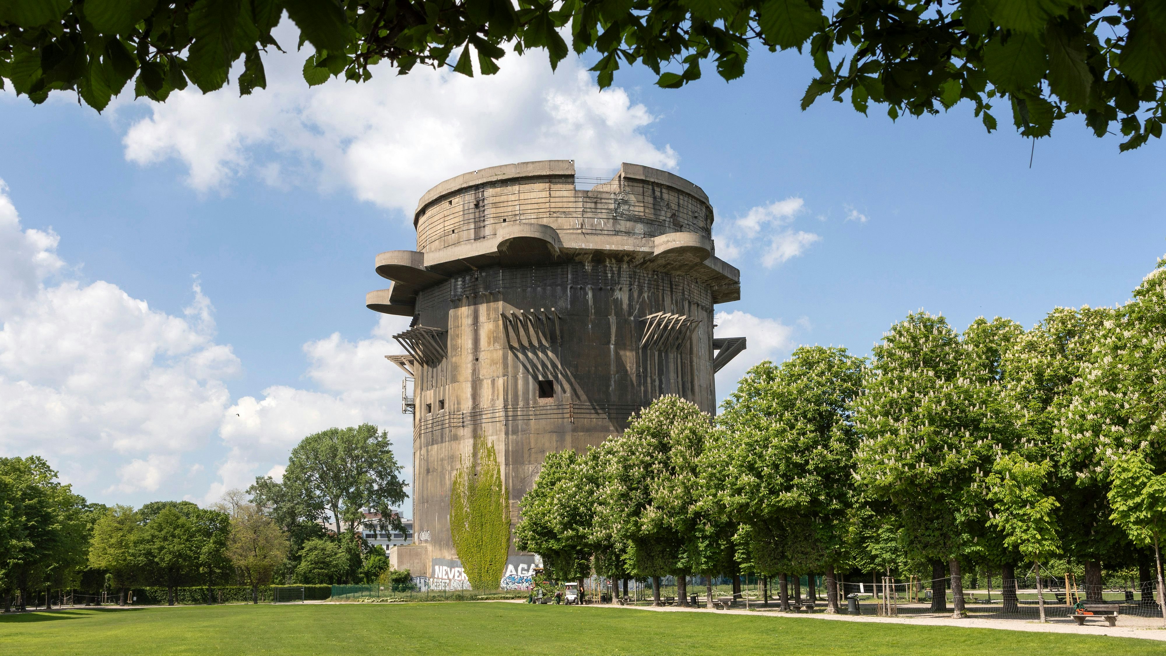 Heute.at - Nach langer Sperre – Augarten-Wiese wird geöffnet