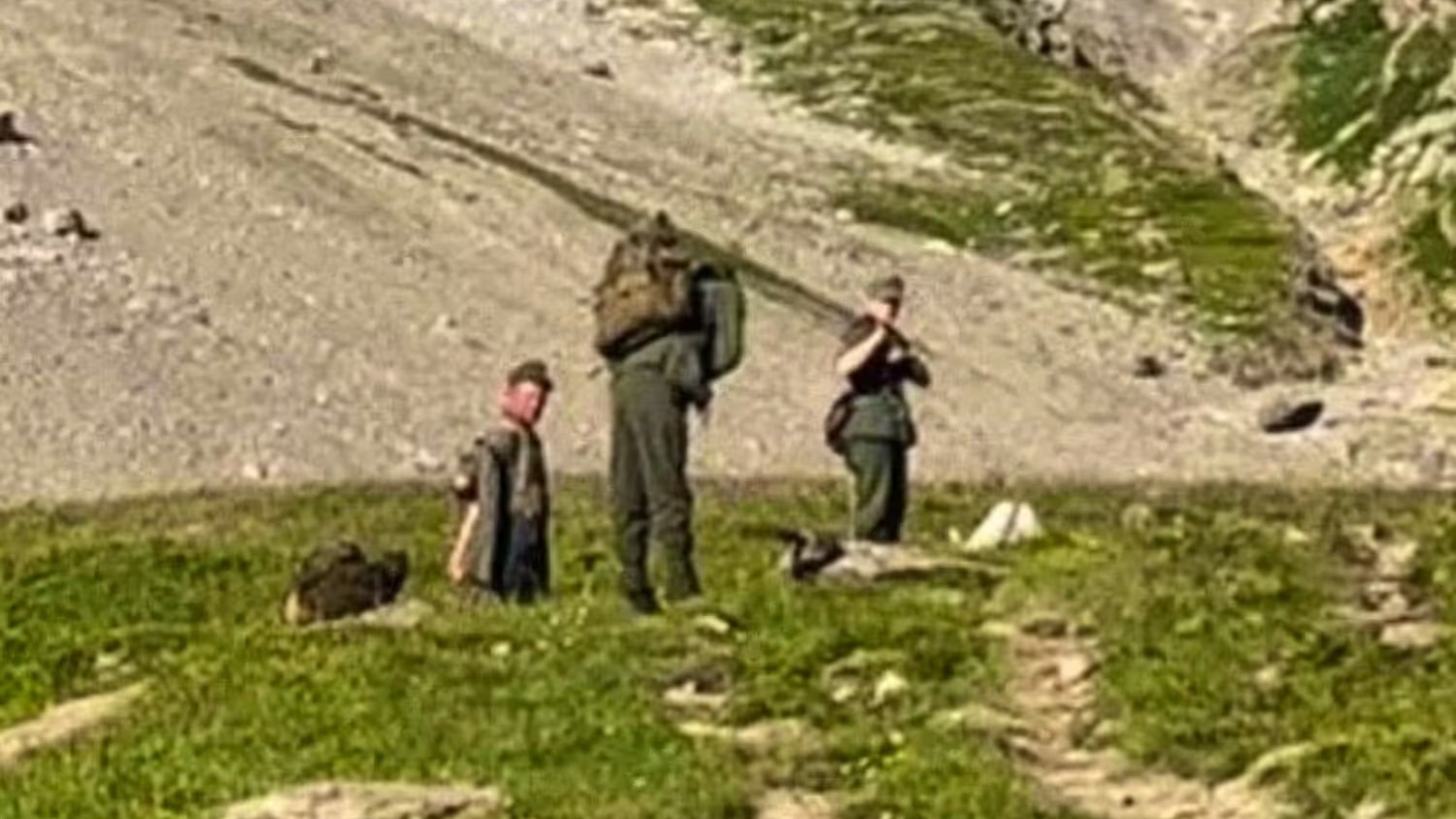 Laut der Polizei handelte es sich um eine Gruppe von rund 25 Personen.