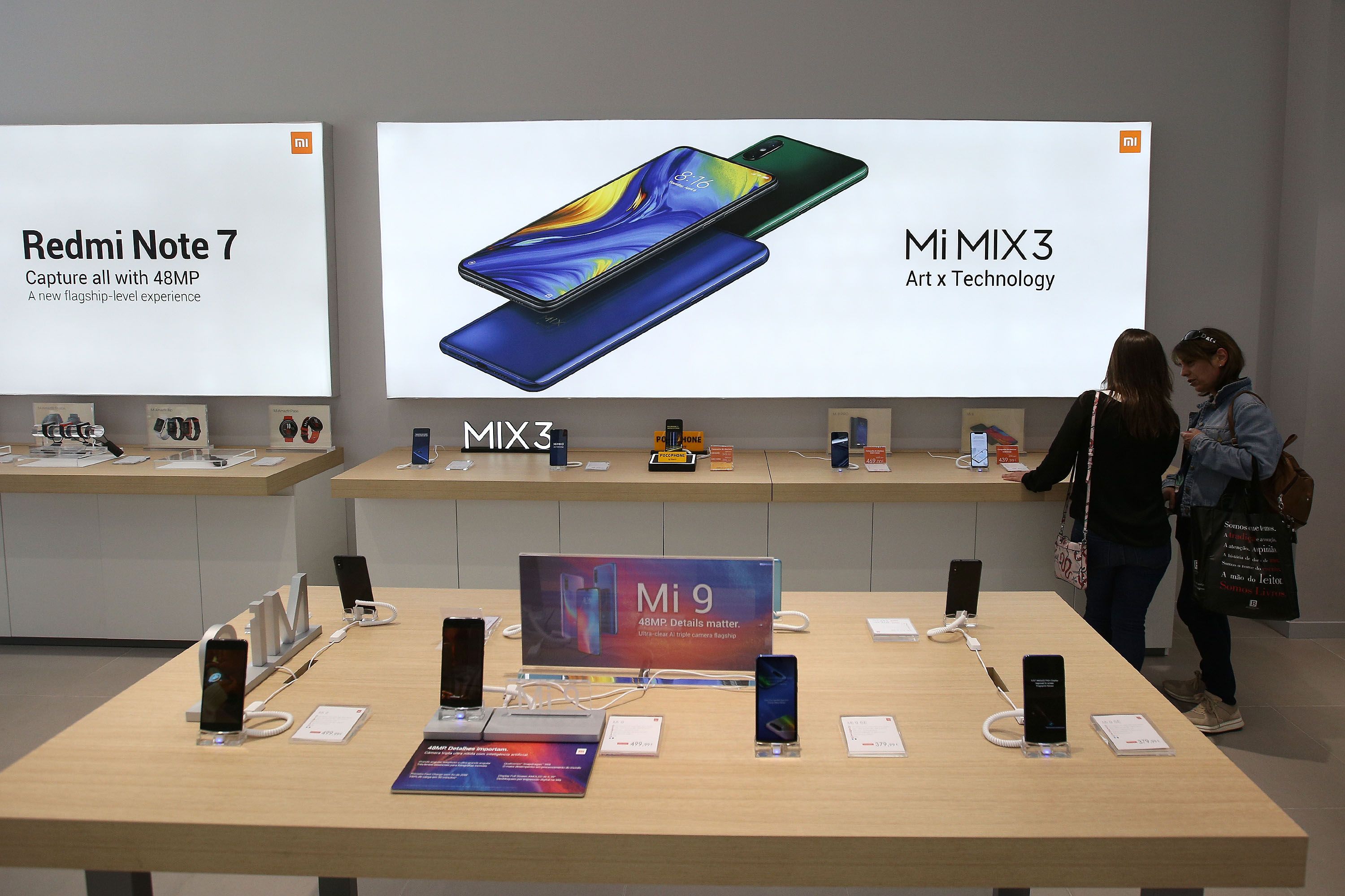Die Stores von Xiaomi ähneln nicht von ungefähr jenen der Konkurrenz aus Cupertino mit dem Apfel im Logo. In den nächsten Jahren sollen 10.000 neue Geschäfte weltweit aufsperren