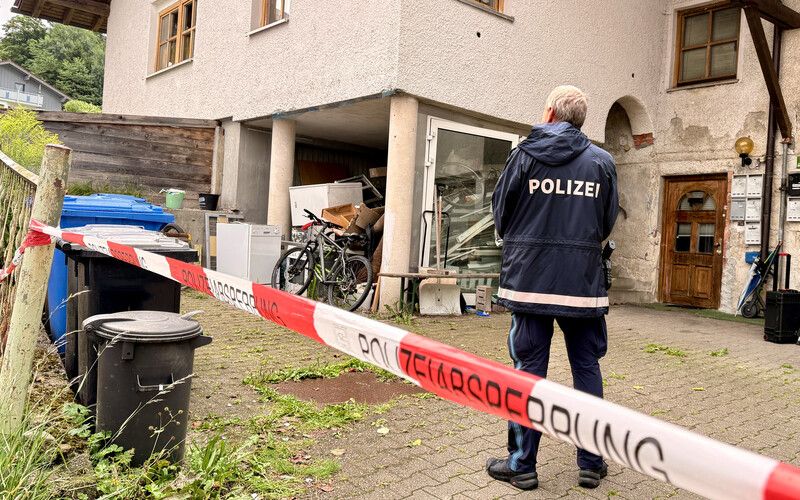 Der Verdächtige (37) befindet sich noch im Polizeianhaltezentrum in Linz. Währenddessen wird im Wohnhaus in Bayern ermittelt.