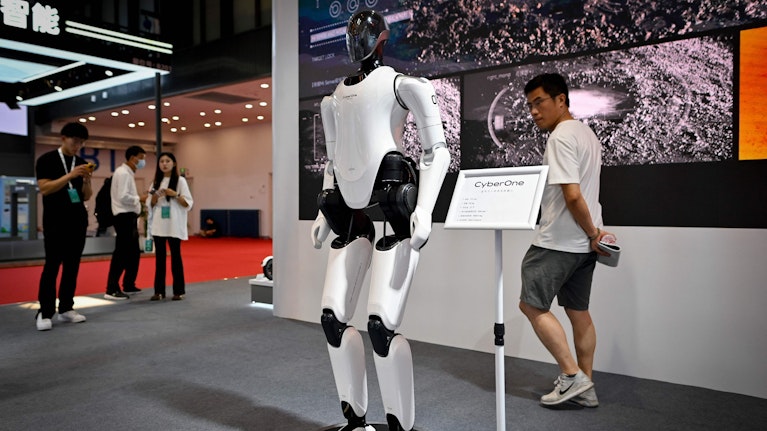 Der Technologie-Riese wurde mit Smartphones groß und hat rundherum ein sich ergänzendes Tech-Biotop geschaffen. Und so wie der Vorzeige-Konzern mit dem Apfel früher, nimmt man sich bei Xiaomi regelmäßig neue Geschäftsfelder vor. Jüngstes Beispiel: ein E-SUV.