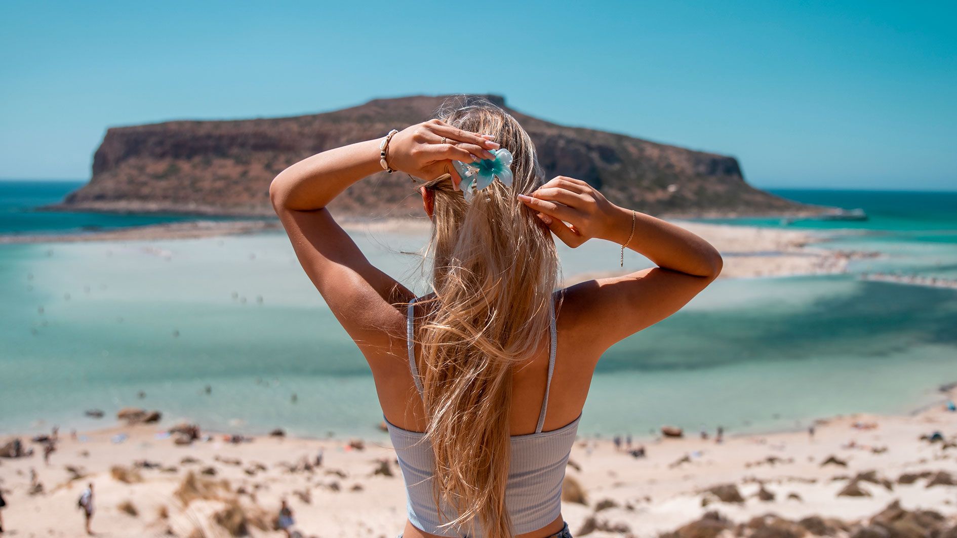 Besonders im Sommer werden Frisuren mit Haarklammern gerockt, um die Haare aus dem Gesicht zu schaffen.