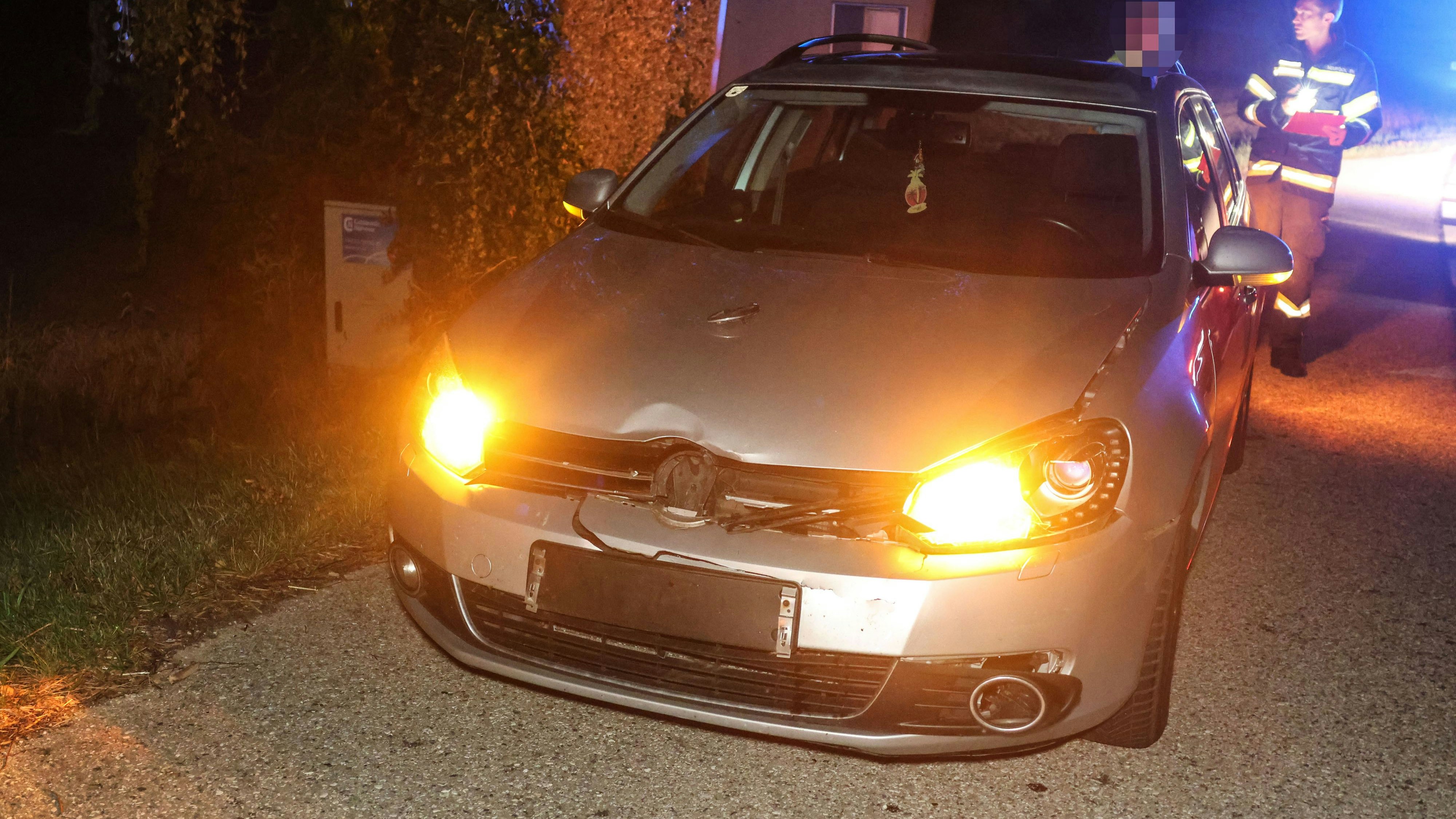 Heute.at - Einsatz in der Nacht! Autofahrer kollidiert mit Wild