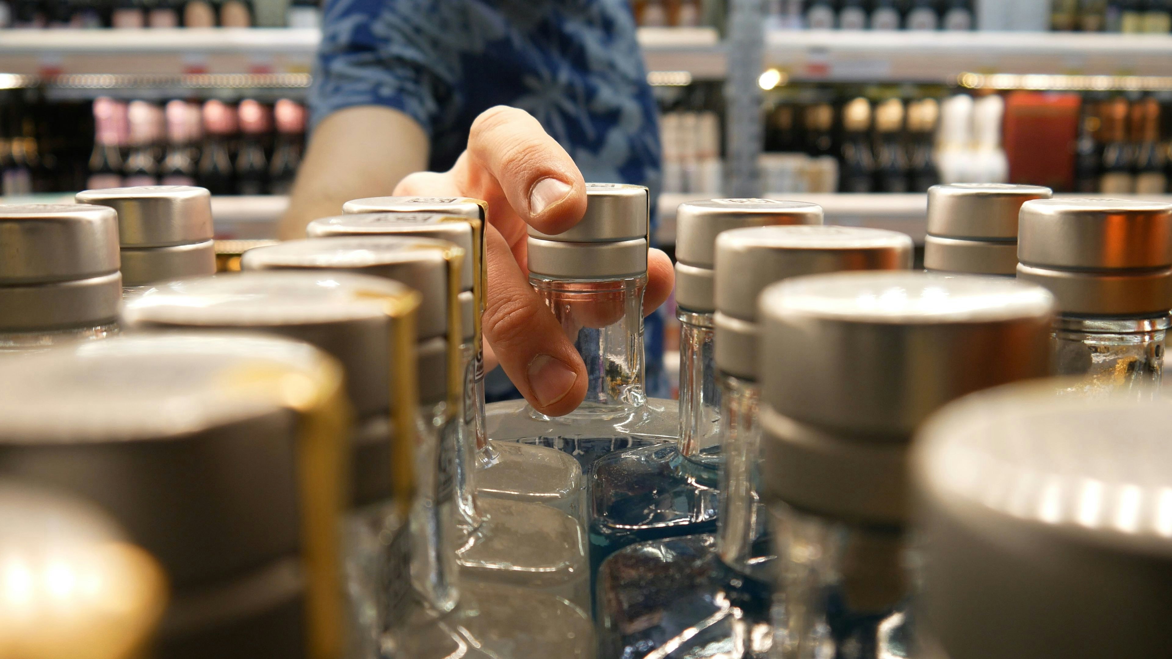 Heute.at - Alk, Tschick – so oft kommen Teenies an illegale Ware