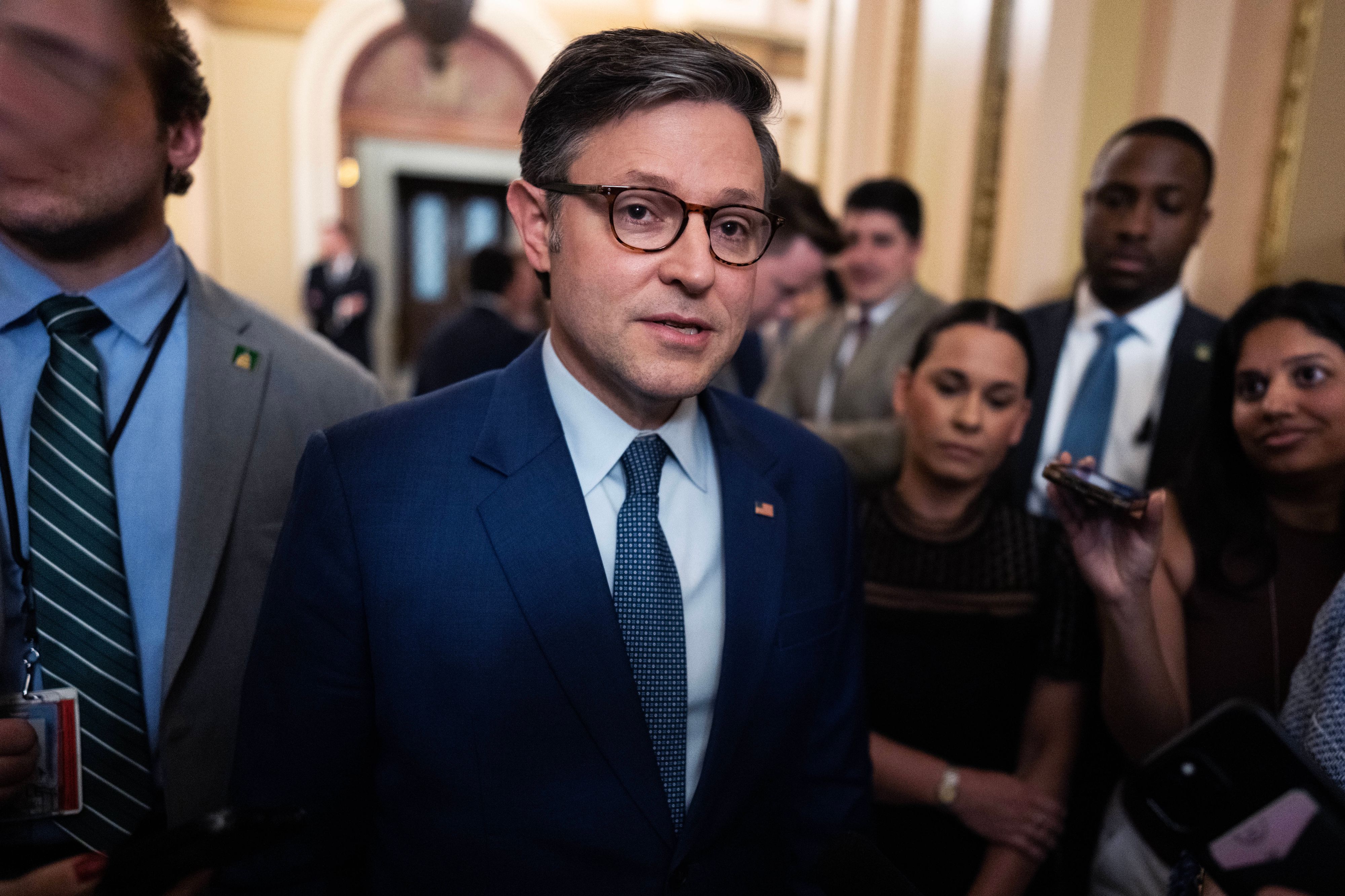 House Speaker Mike Johnson entlässt die Abgeordneten des Repräsentantenhauses einen Tag früher in die Sommerferien. Damit will er eine Abstimmung über die Freigabe der Epstein-Akten verhindern.