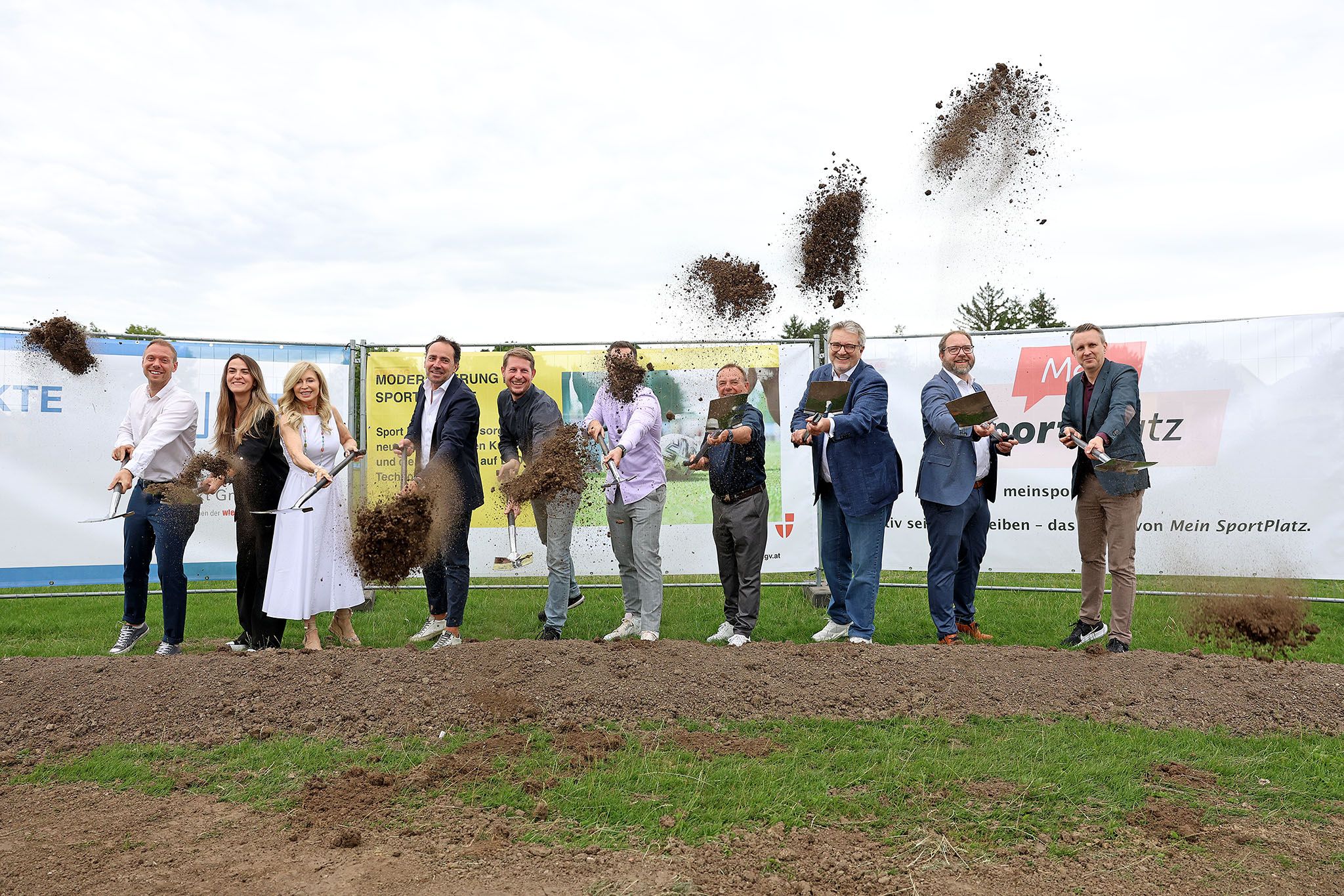 Spatenstich zur Revitalisierung der Sportanlage Erhardgasse.
