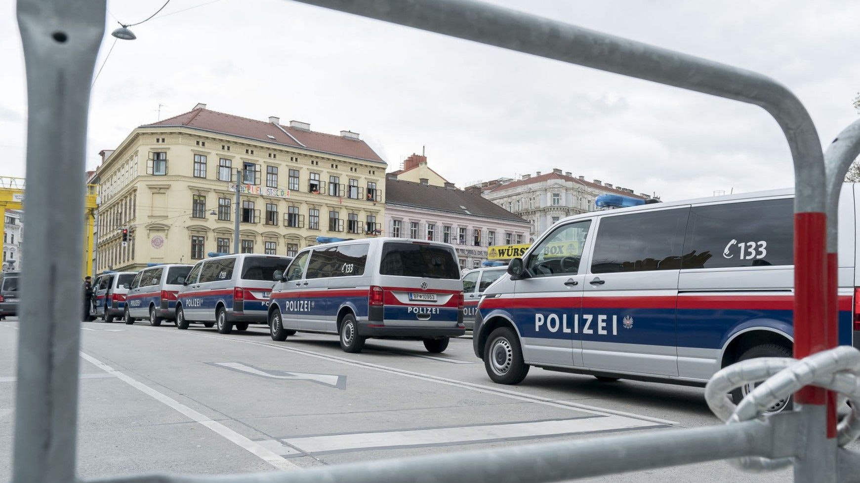 Heute.at - Antifa gegen Identitäre – hitziger Demo-Samstag in Wien