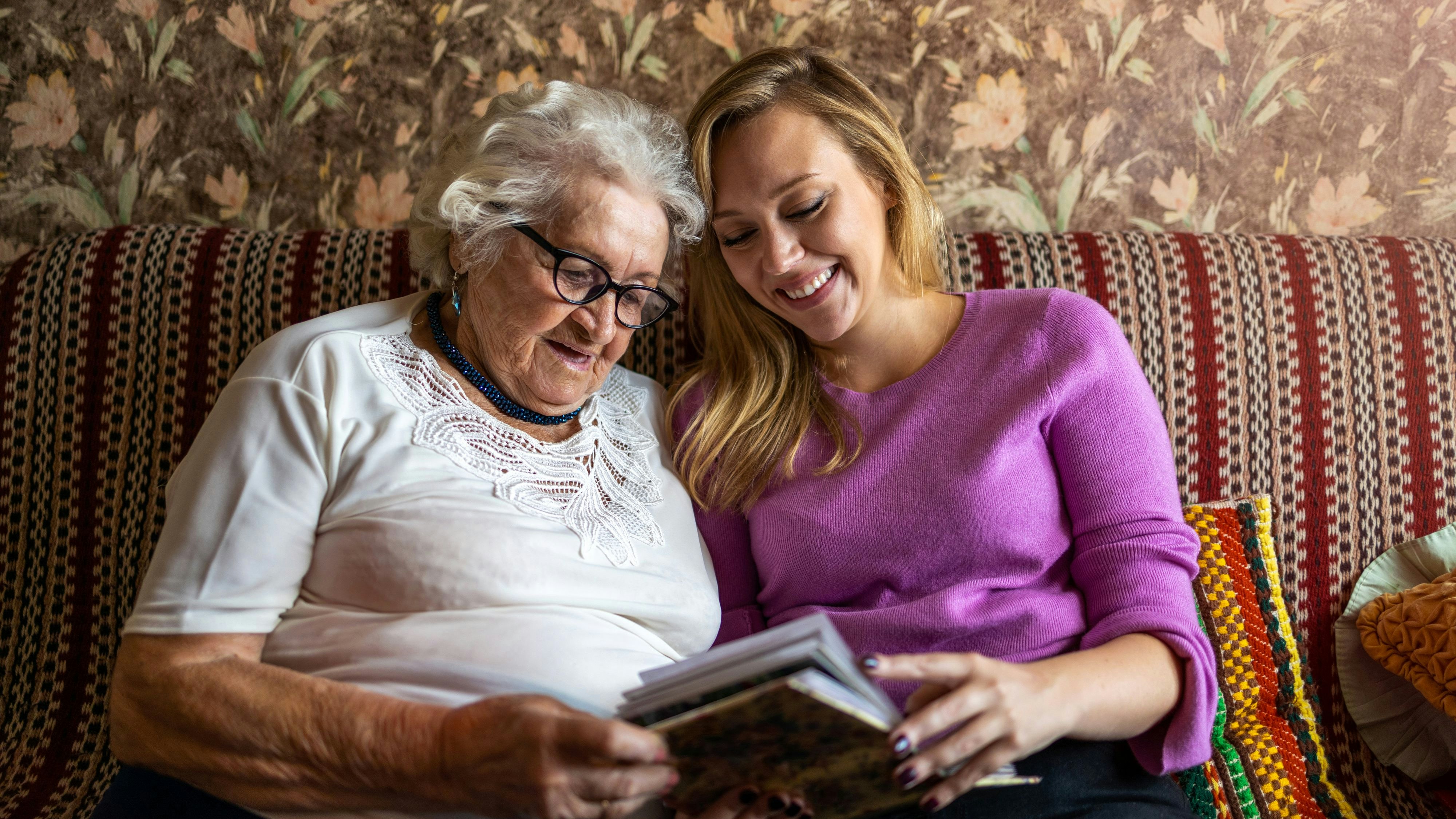 Depressionsprävention steht im Mittelpunkt des Projekt DemiCare+ unter Leitung des AIT: Pflegende Angehörige brauchen Unterstützung.