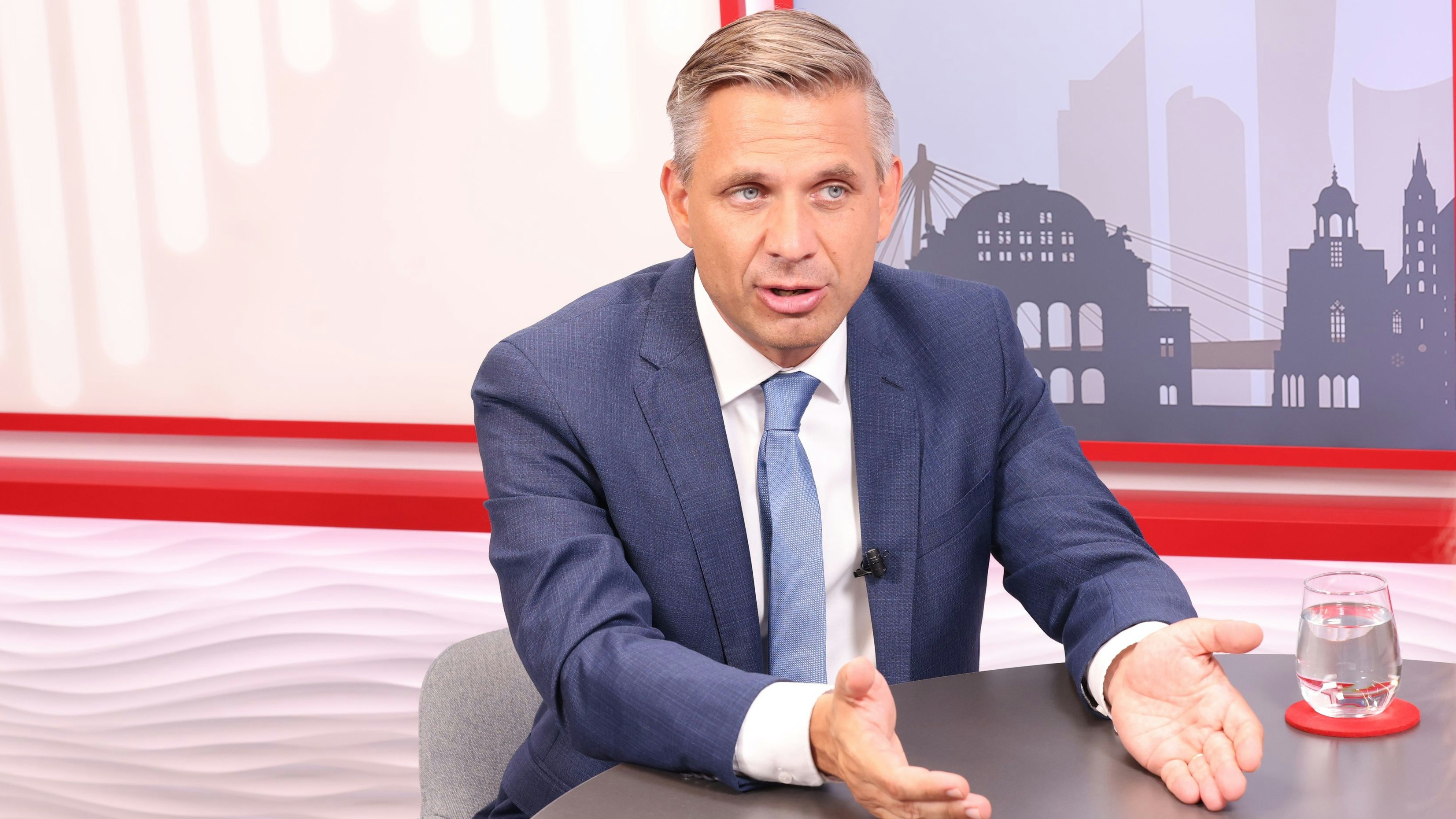 Minister Hattmannsdorfer appelliert an ein Comeback von Leistung.