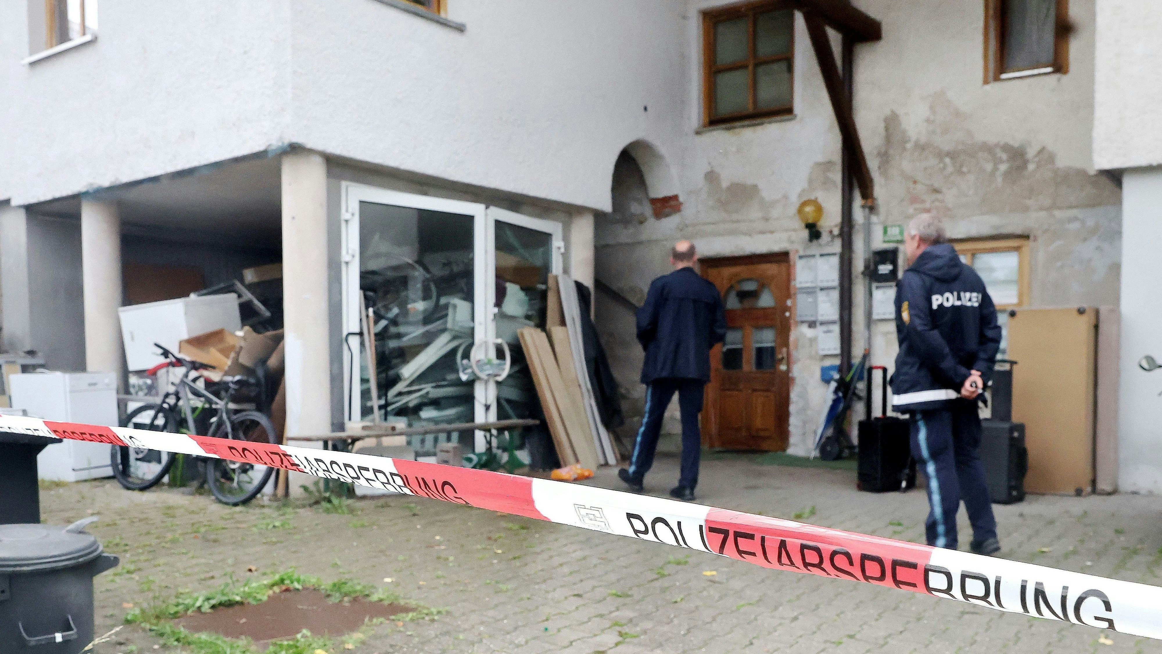 Heute.at - 3 Tote: Spurensicherung im Horror-Haus wird Tage dauern