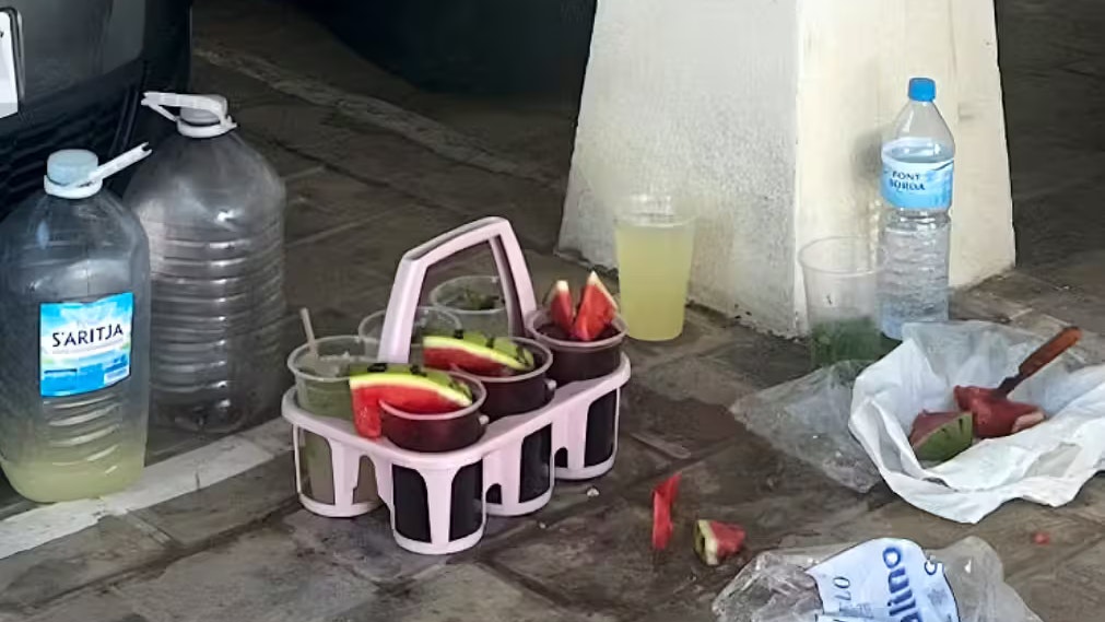 Die Ekel-Mojitos wurden auf einem Parkplatz in der Nähe des Ballermann entdeckt.