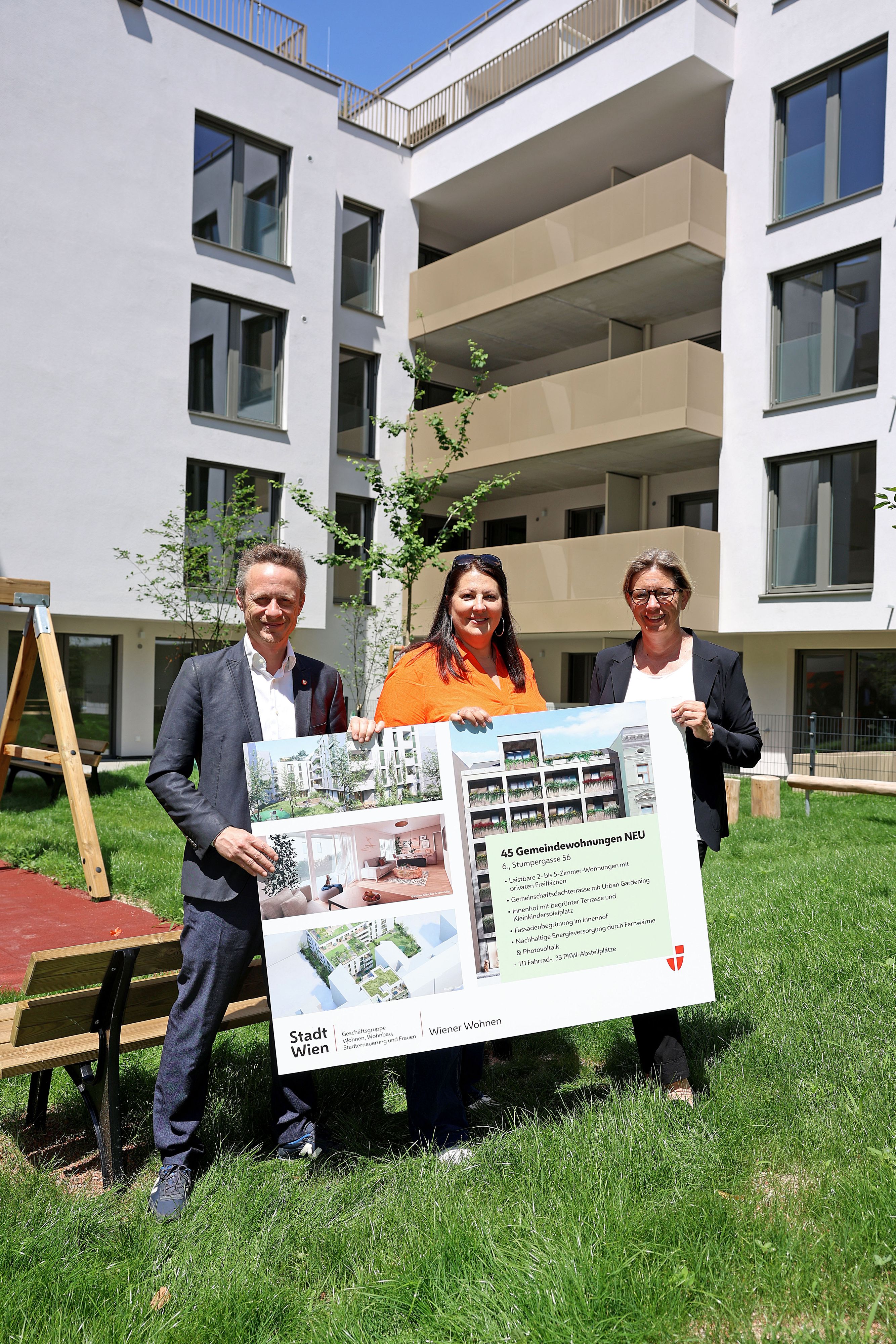 Der neue Gemeindebau Stumpergasse mit Wohnbaustadträtin Kathrin Gaál, Karin Ramser, Direktorin von Wiener Wohnen und Peko Baxant