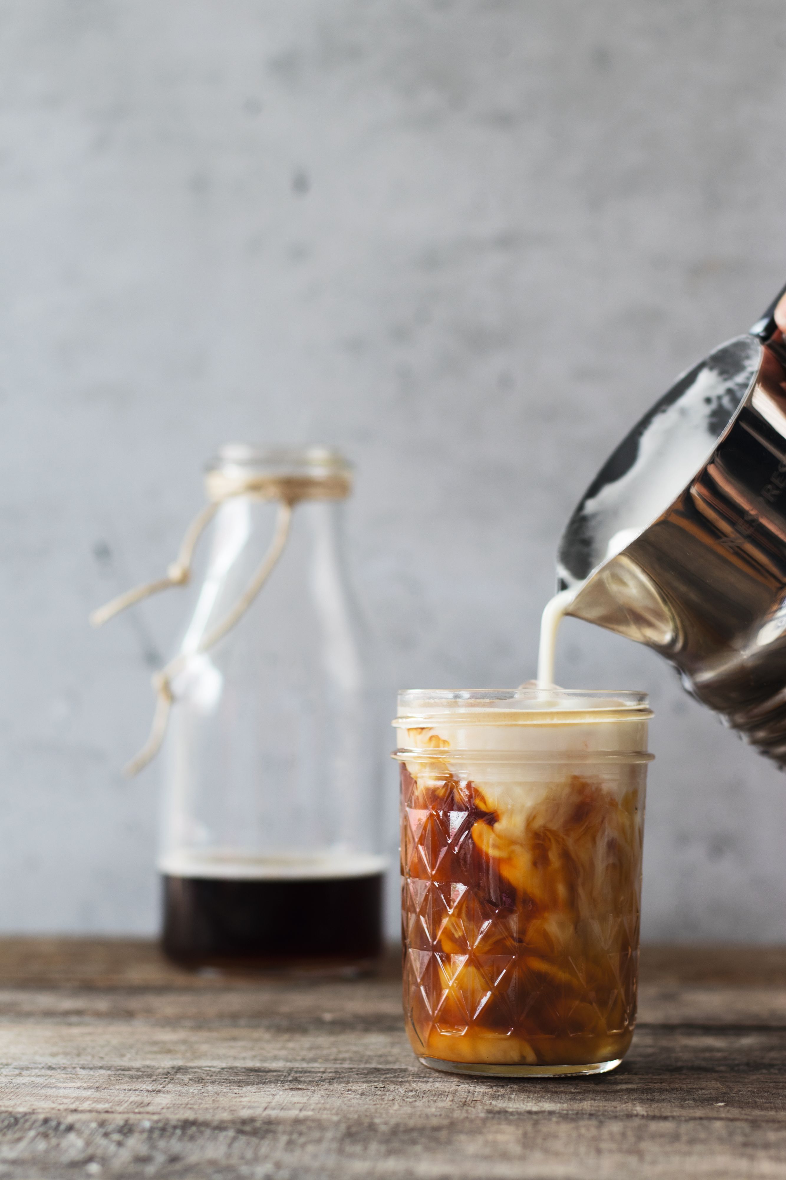 Dieser exotischer Eiskaffee beinhaltet ein wahres Superfood.