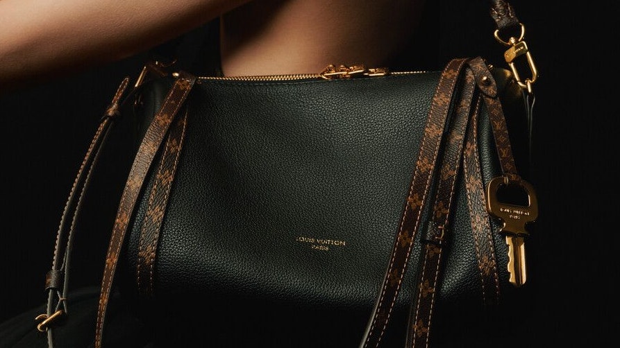 Express war der Name der Speedy in den 1930er Jahren. Diesen borgt man sich jetzt für das neueste Taschen-Modell aus, das bei Louis Vuitton im August debütiert.