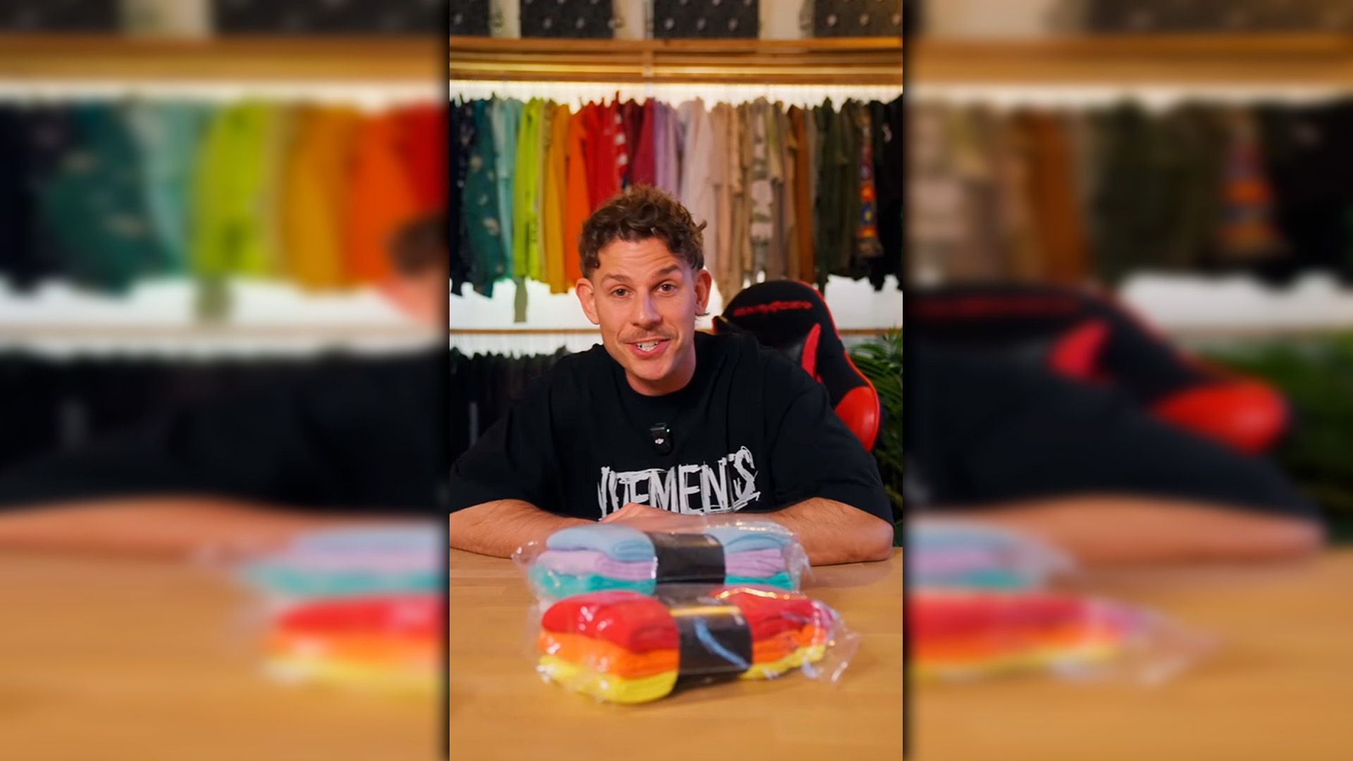 Maxamillion sorgt mit seinen Socken wieder für Aufsehen.