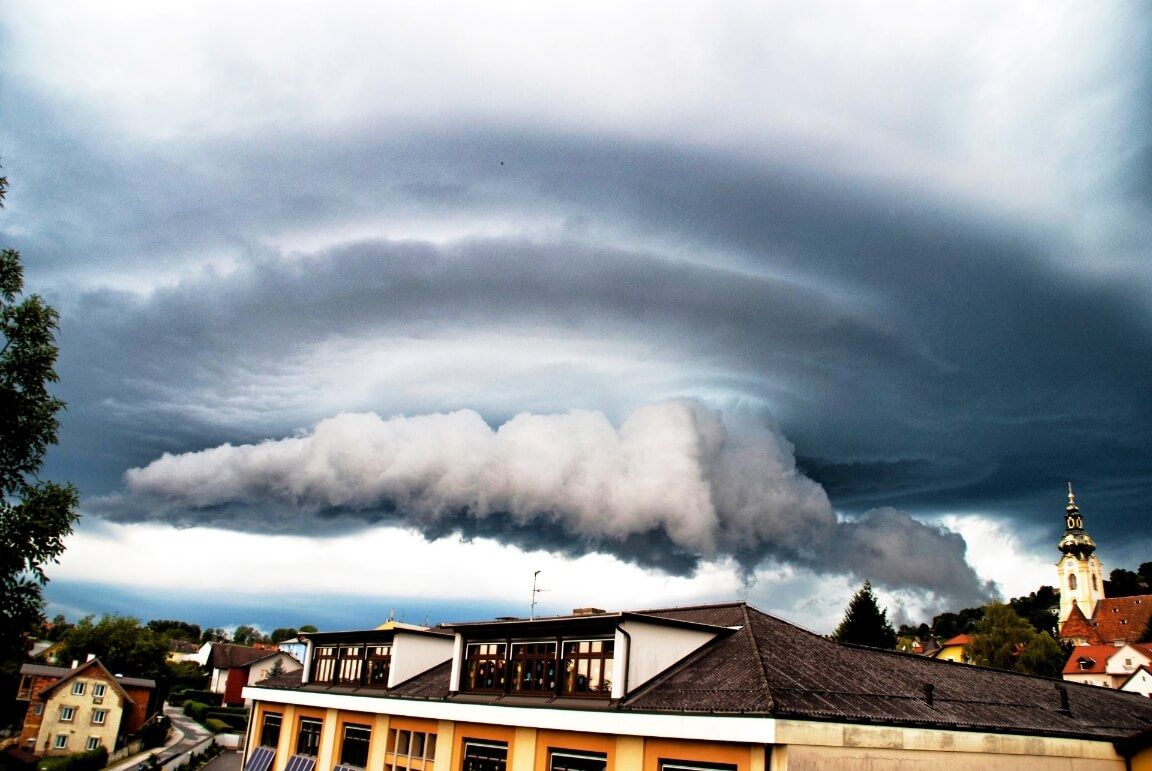 Rotierendes Gewitter (Superzelle) über Hartberg. Archivbild