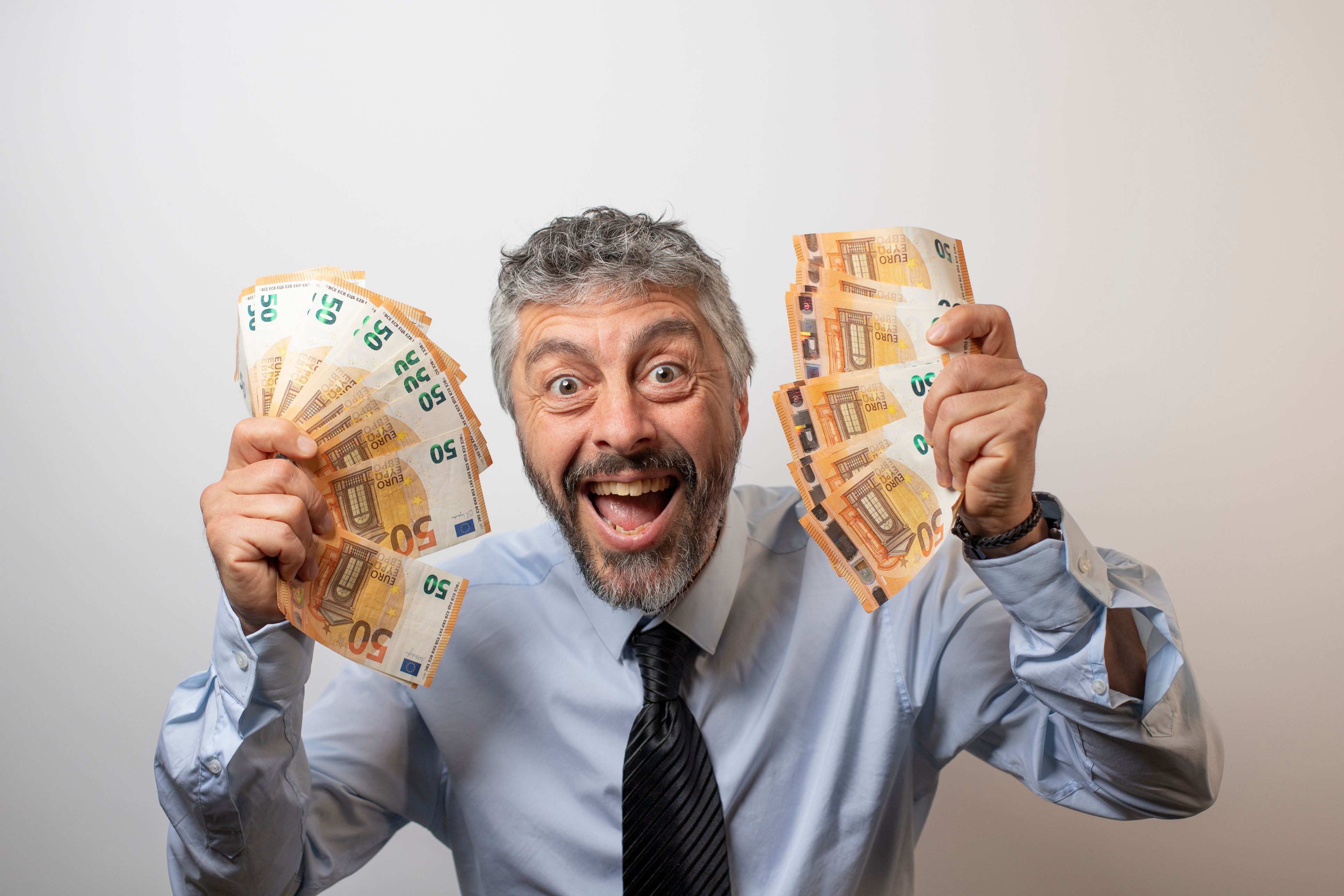 Unternehmer sparen auf Kosten der Allgemeinheit: Nicht benötigte Mitarbeiter werden beim AMS 