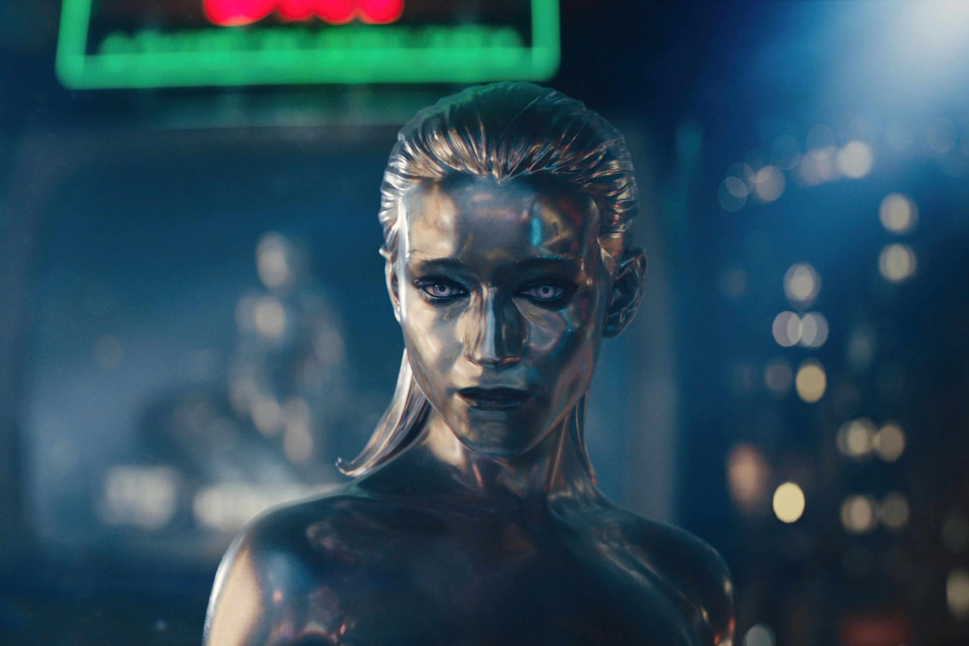 Julia Garner macht als weiblicher Silver Surfer den vier Fantastischen das Leben schwer
