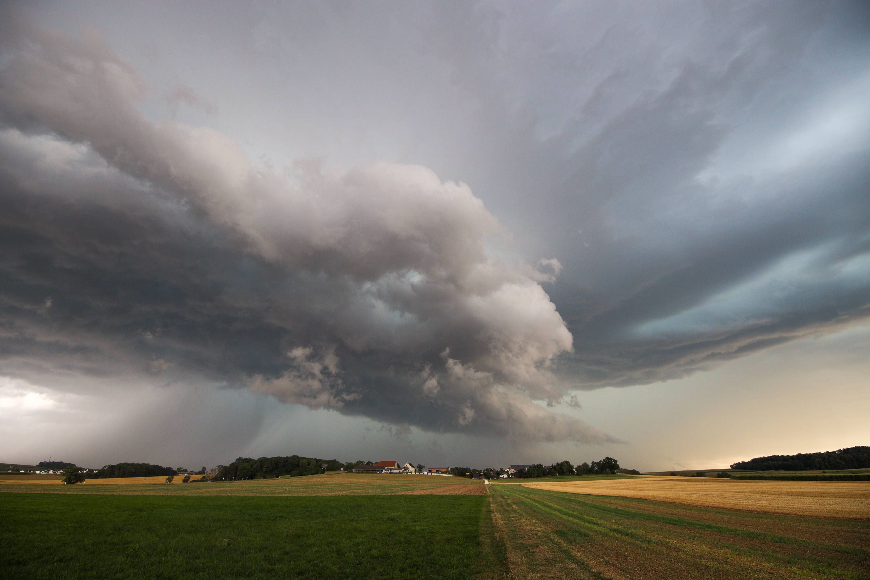 Wetter-Experten warnen vor schweren Gewittern samt Hagel.