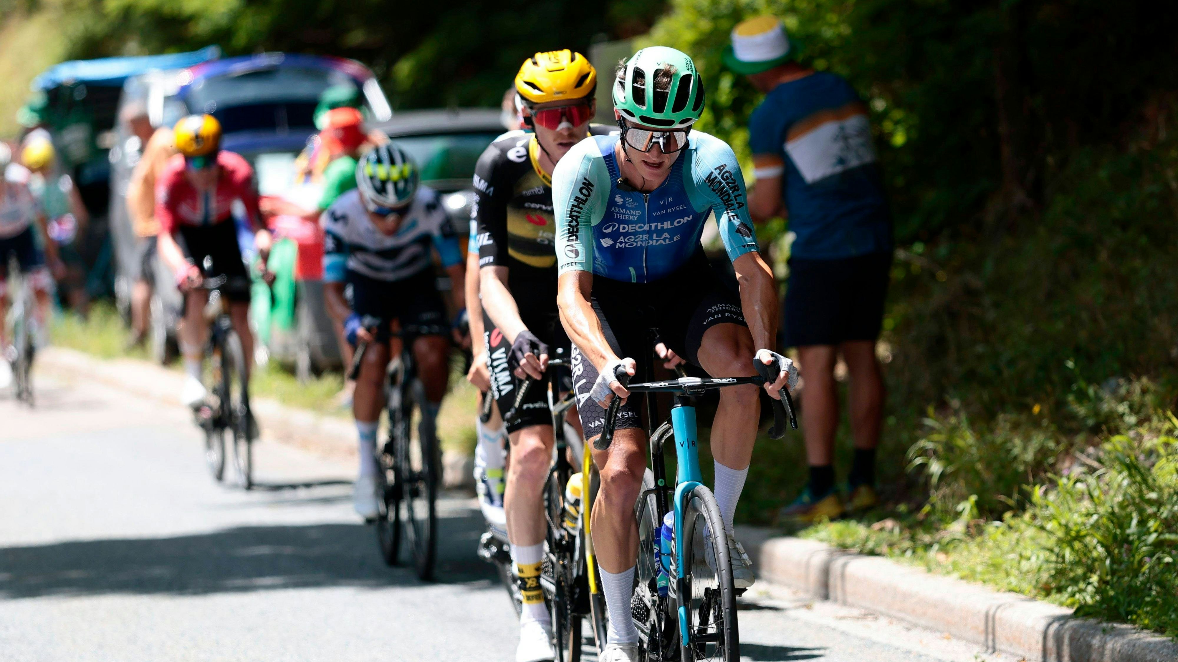 Tour de France 2025 Stage 18 COURCHEVEL COL DE LA LOZE, FRANCE - JULY 24 : Gall Felix AUT of Decathlon AG2R La Mondiale Team , Jorgenson Matteo USA of Team Visma Lease a Bike during stage 18 of the 112th edition of Tour de France an UCI World Tour 2.UWT cycling road race stage for Men Elite of 171 km with start in Vif and finish in Courchevel Col de la Loze on July 24, 2025 in Courchevel Col de la Loze, France, 24/07/2025  Motordriver Kenny Verfaillie - Courchevel Col de la Loze France PUBLICATIONxNOTxINxFRAxBEL Copyright: xLucaxBettinix