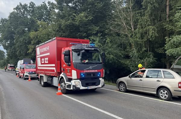 Eine Frau erlitt bei dem Unfall lebensbedrohliche Verletzungen.