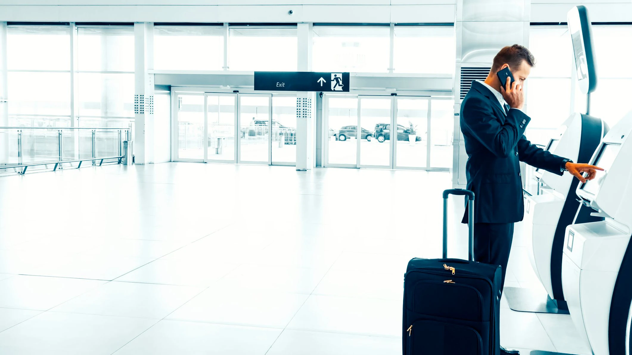 Wie alleinreisende Fluggäste abgezockt werden