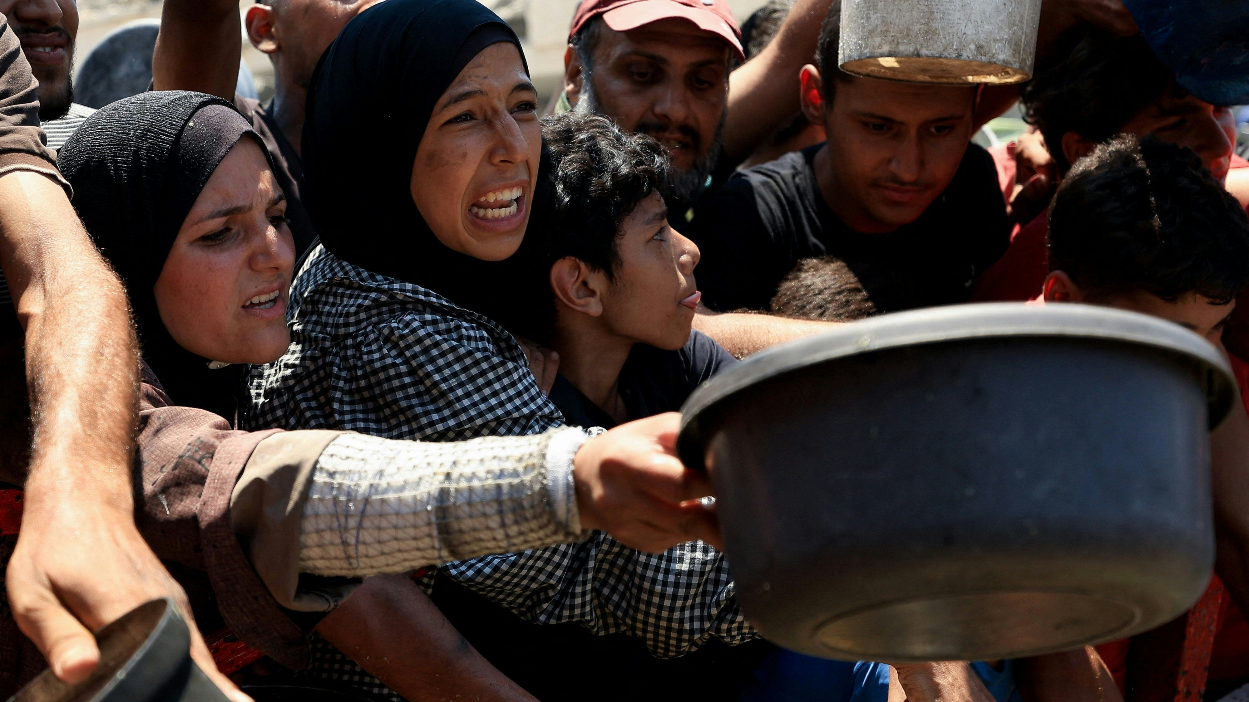 Mehr als 100 Hilfsorganisationen hatten angesichts der verheerenden Lage im Gazastreifen am Mittwoch vor einem "massenhaften Verhungern" gewarnt.