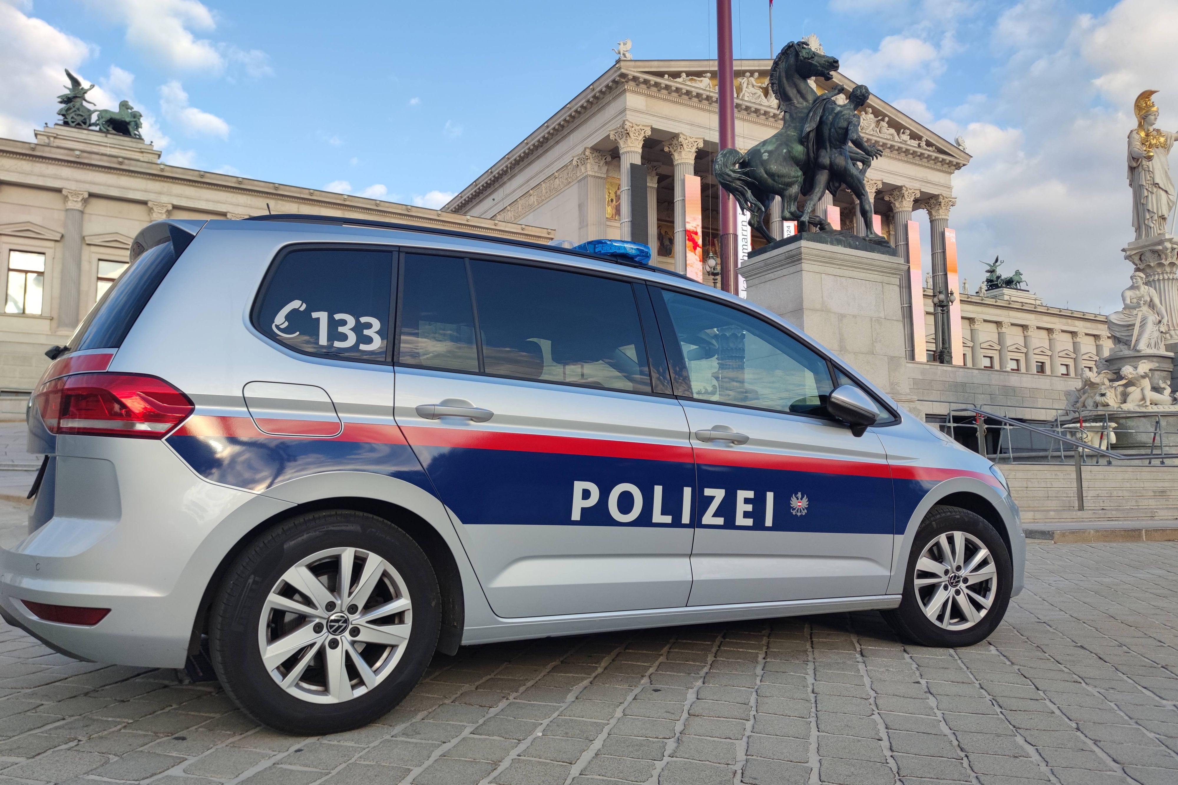 Ein bbetrunkener Bulgare drohte einem Wirtshausbesitzer mit dem Umbringen.