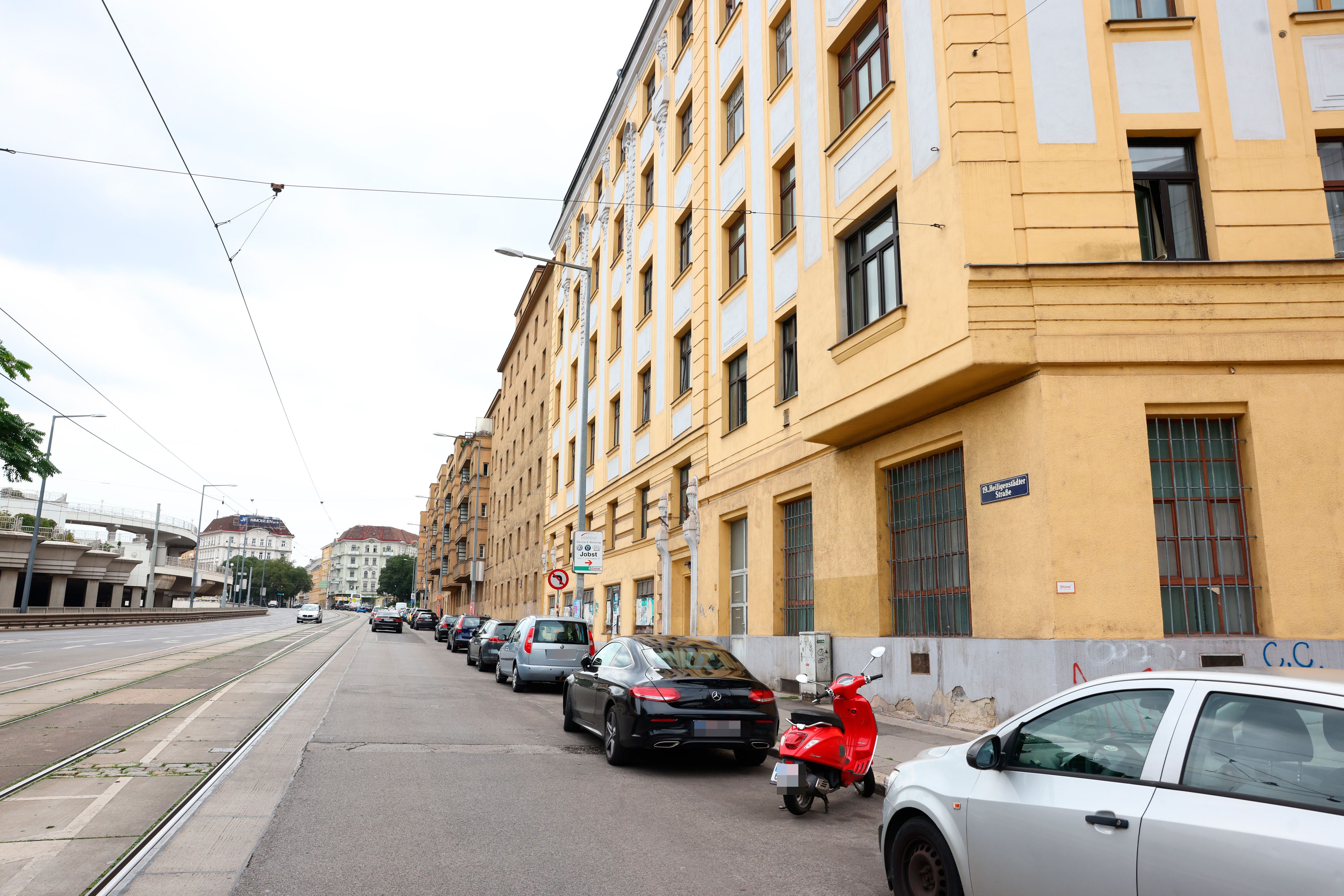 Ein Hund lief über die Straße, das löste eine Kettenreaktion an Straftaten aus.