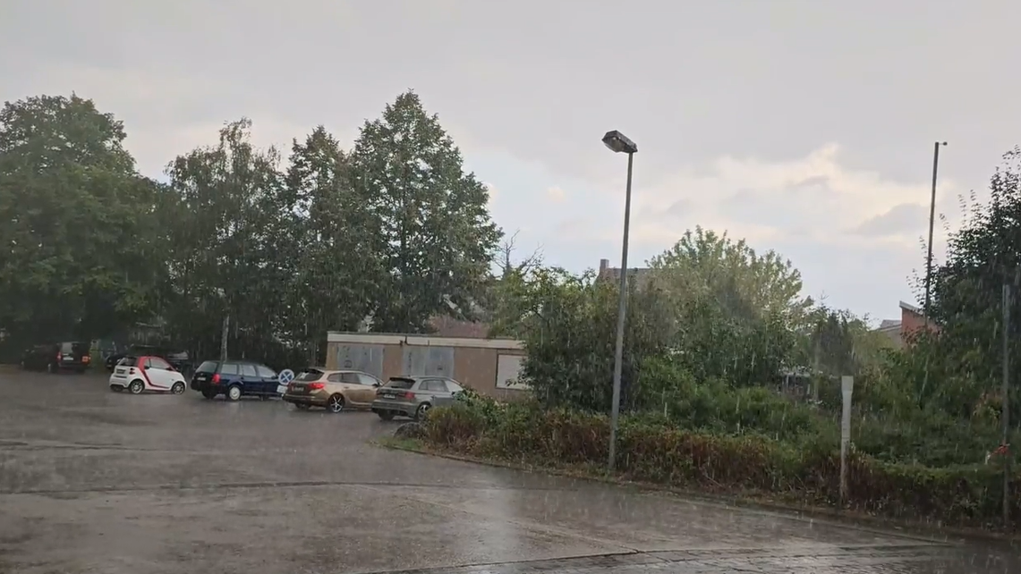 Heute.at - Gewitter mit Sintflutregen überfluten Ortschaften