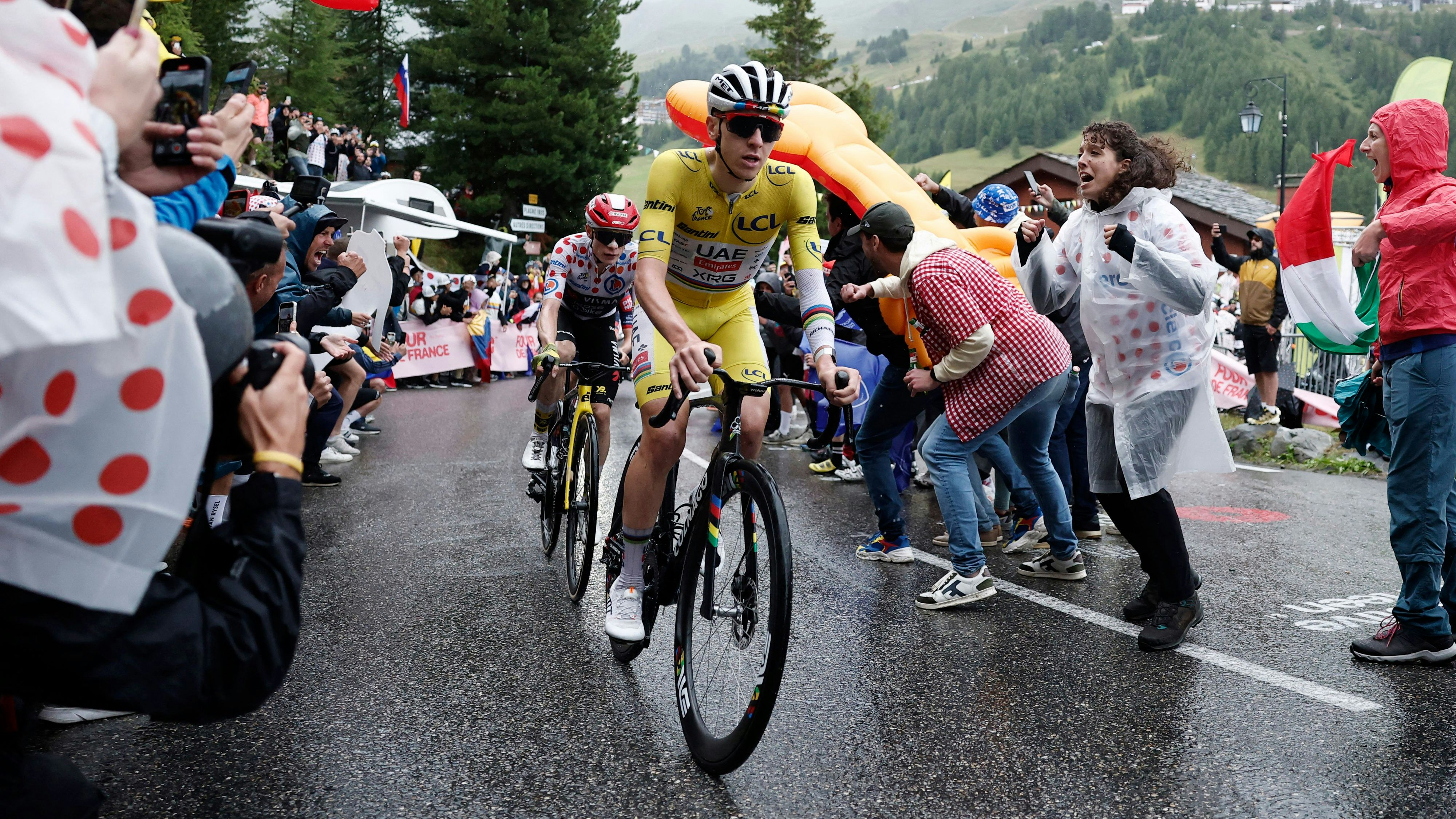 Heute.at - Pogacar bringt Gelb über Alpen, Gall macht Platz gut