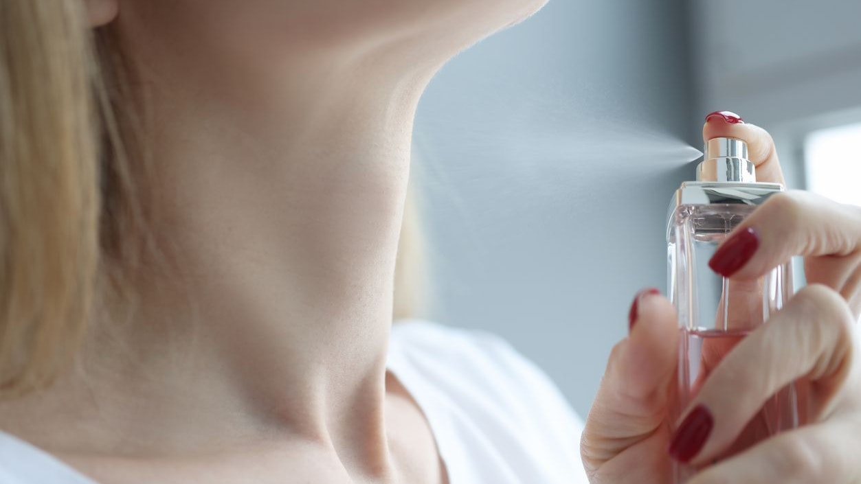 Heute.at - Parfum am Hals soll deiner Schilddrüse schaden