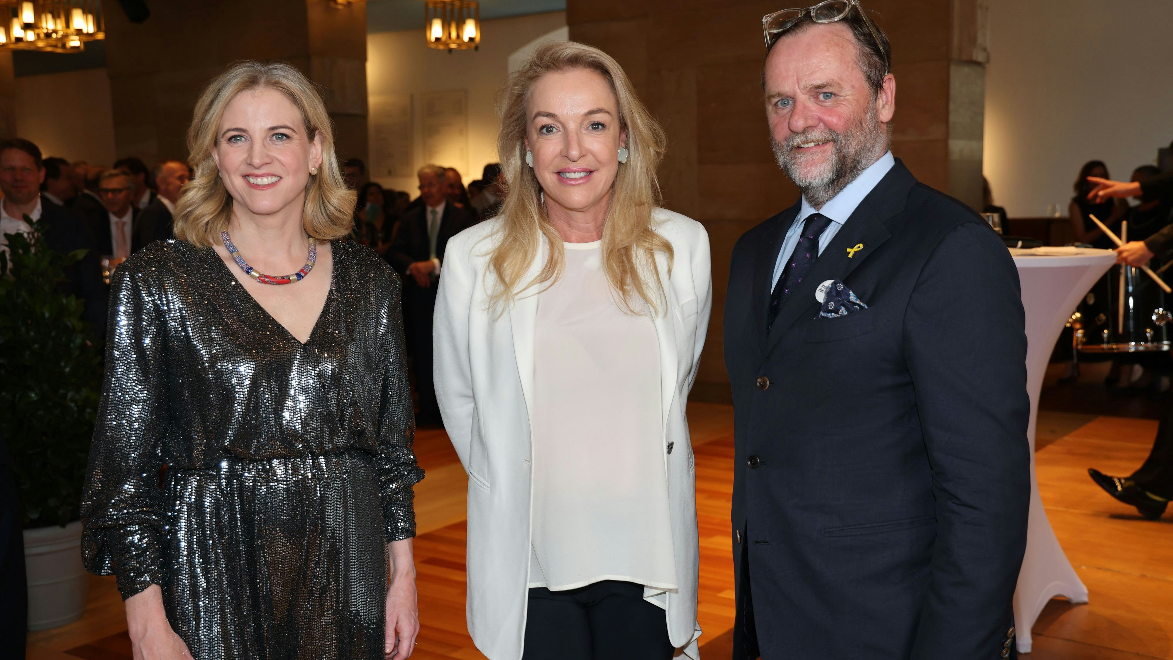 Heute.at - Handtaschl nachtragen? FPÖ stellt Schellhorn infrage