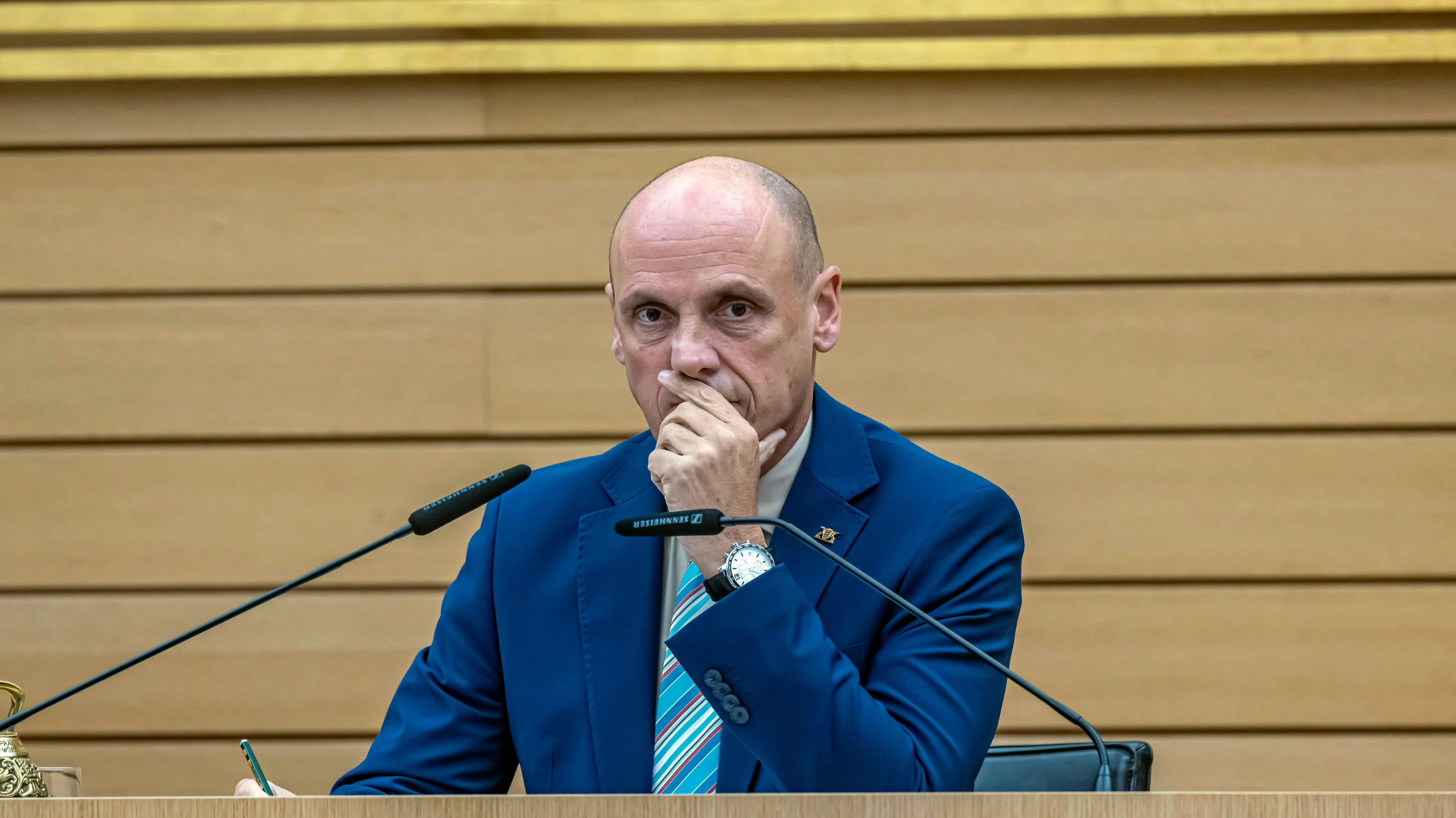 Heute.at - SPD-Spitzenpolitiker malte Hakenkreuz auf Stimmzettel