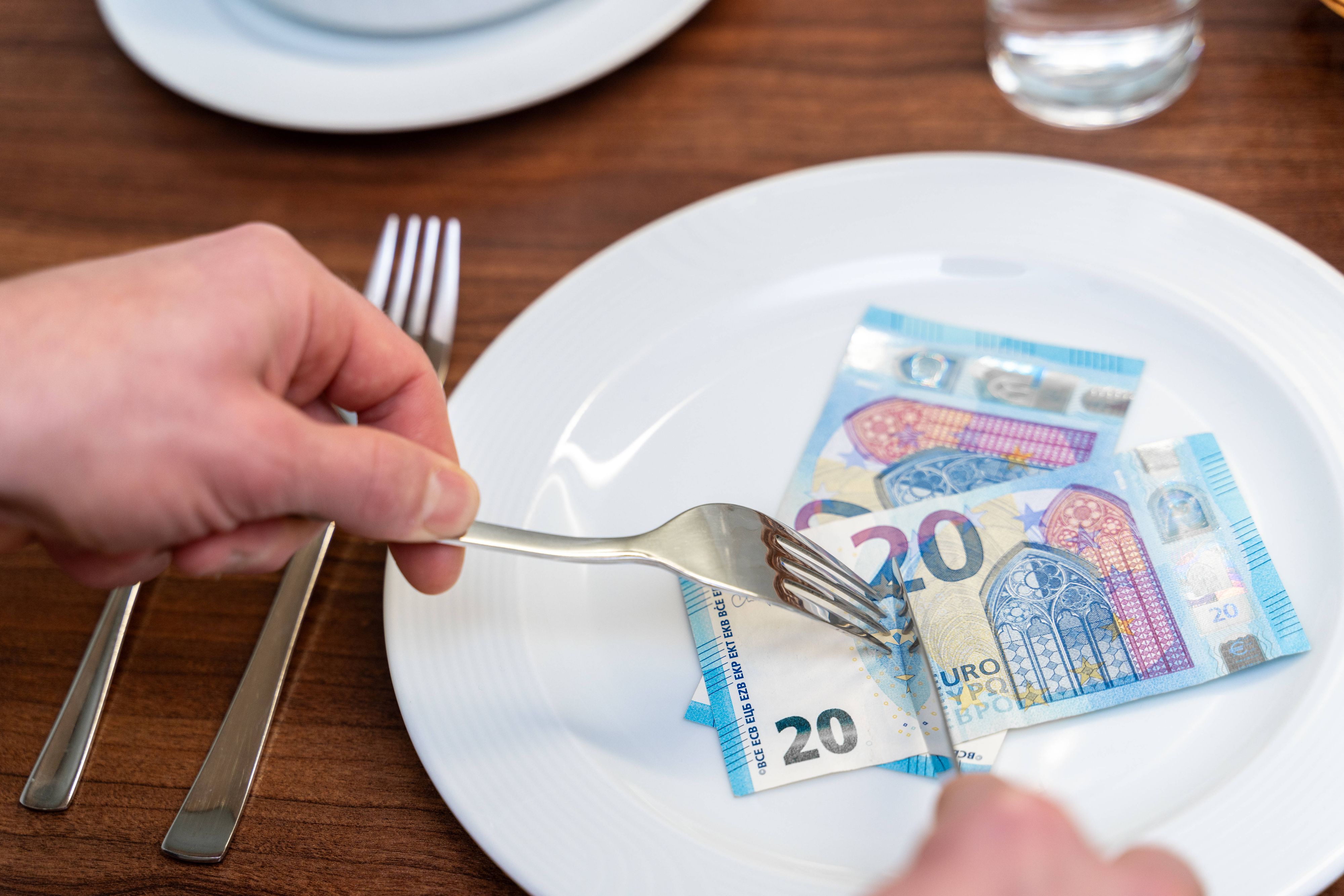 Die neue Regelung bei Trinkgeld sorgt für Aufregung in der Gastro.