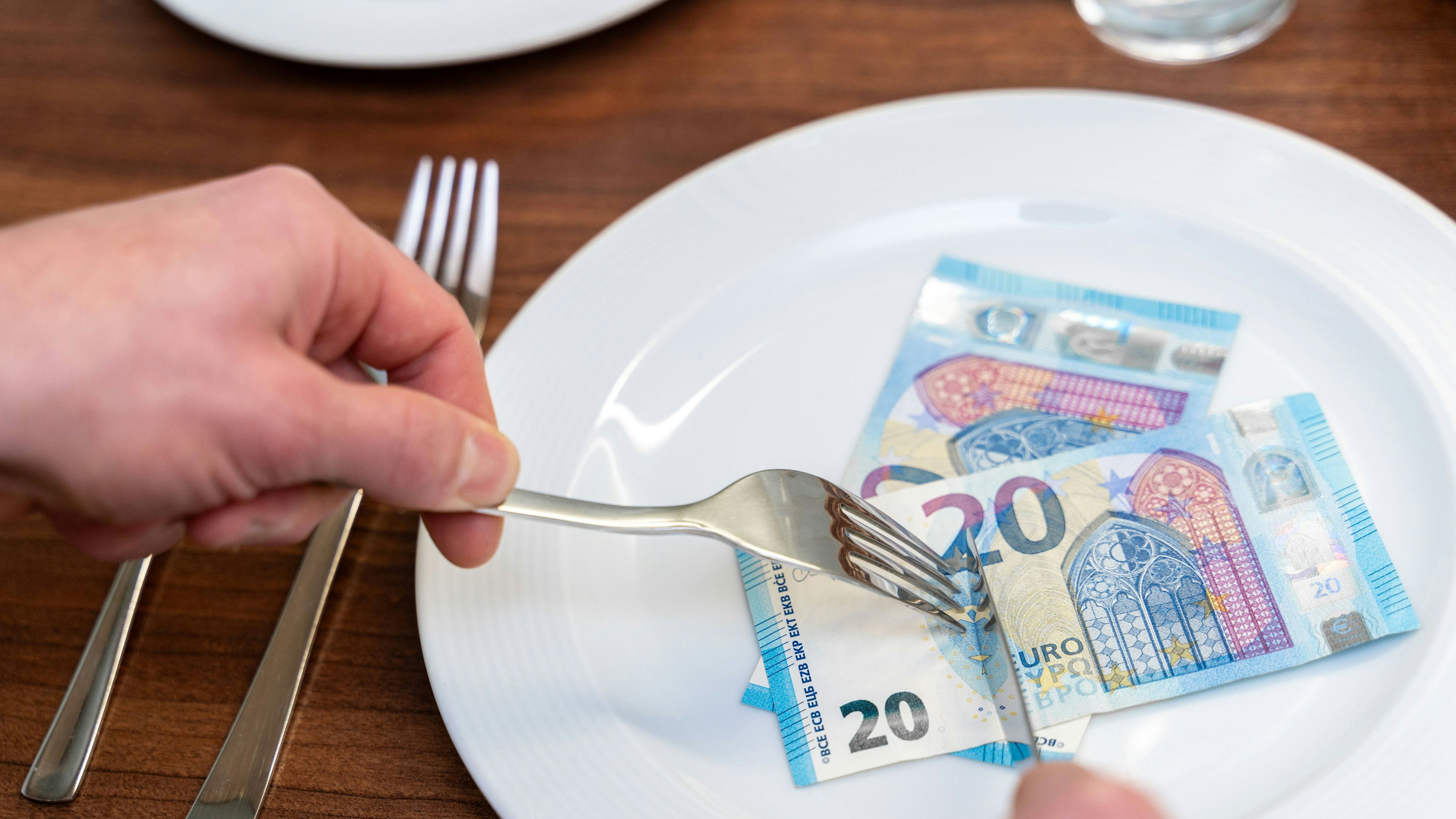 Heute.at - Kostet fast 7.500 Euro – Aufregung um Trinkgeld-Regel