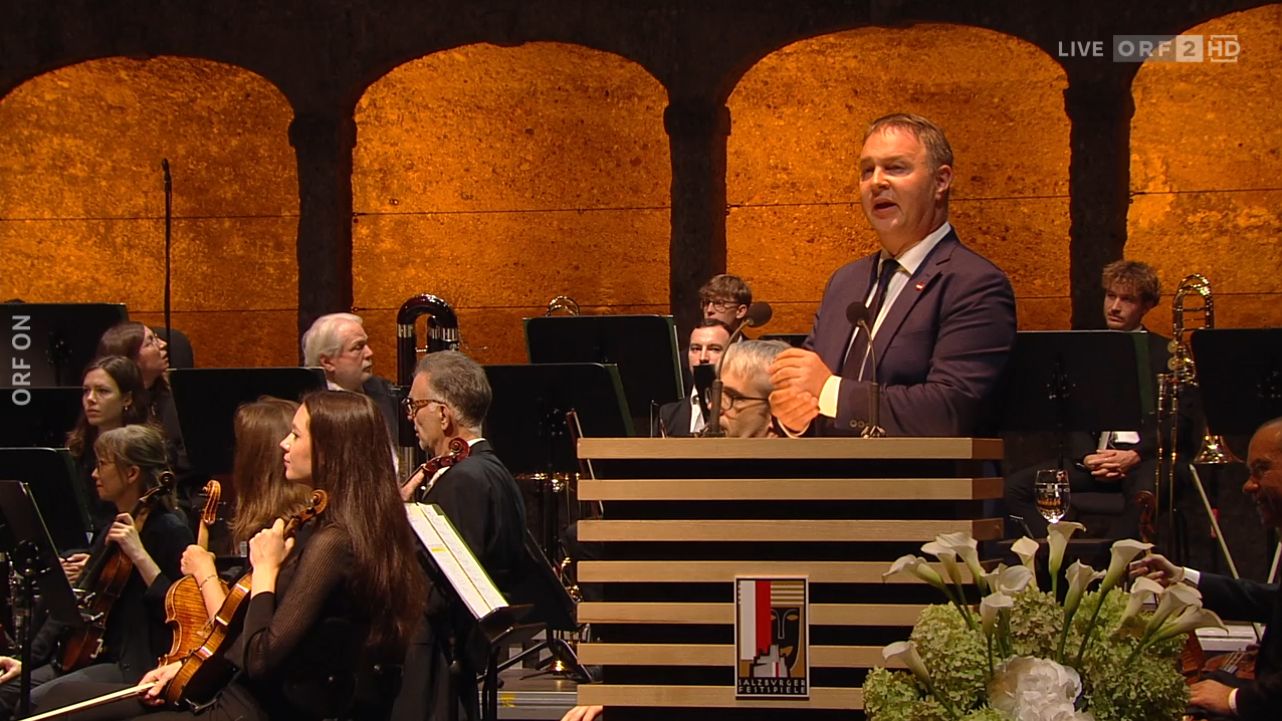 Bei Andreas Bablers Eröffnungsrede bei den Salzburger Festspielen kam es zu einer Störaktion durch Pro-Palästina-Aktivisten.