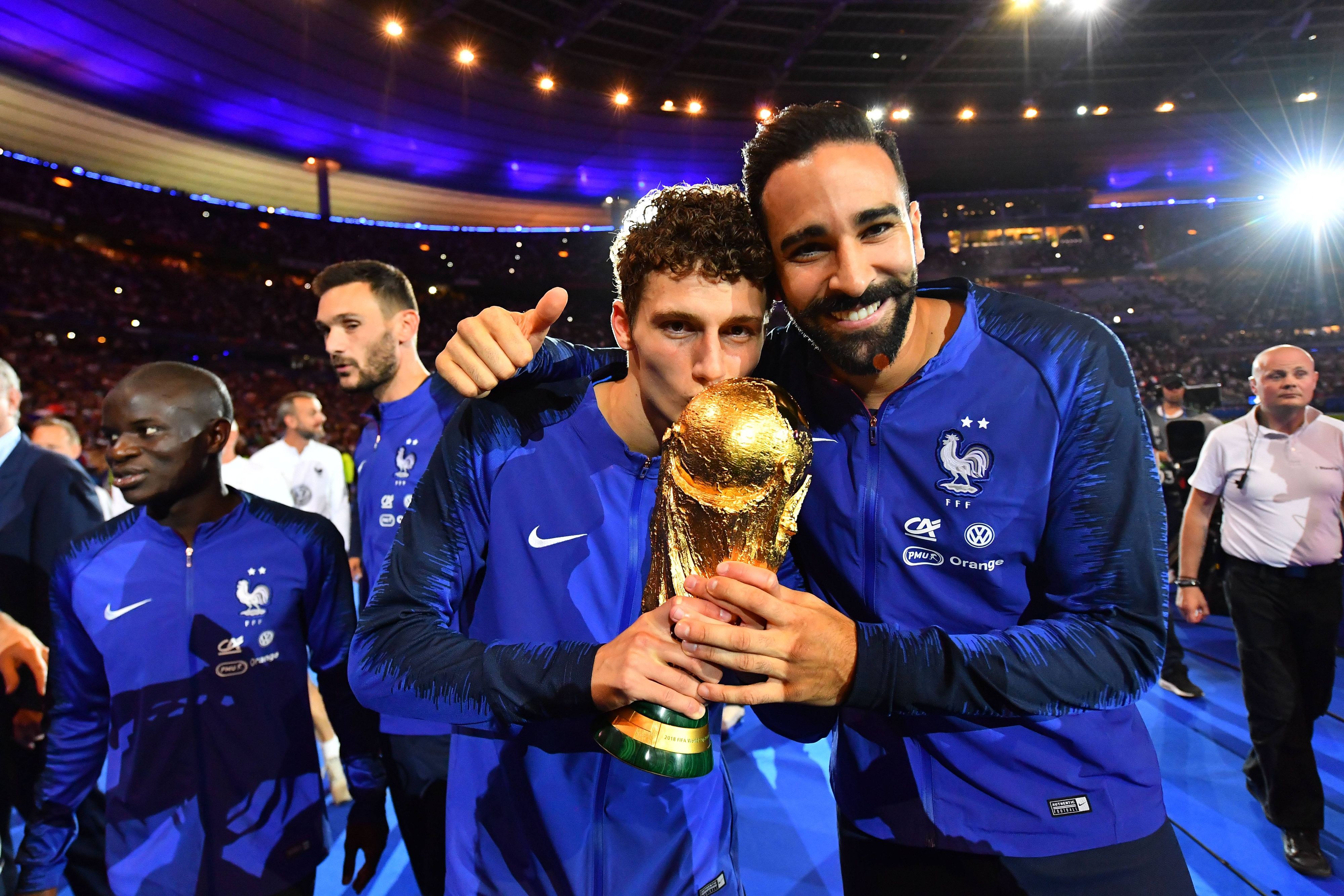 Adil Rami (r.) kritisiert lamine Yamal.