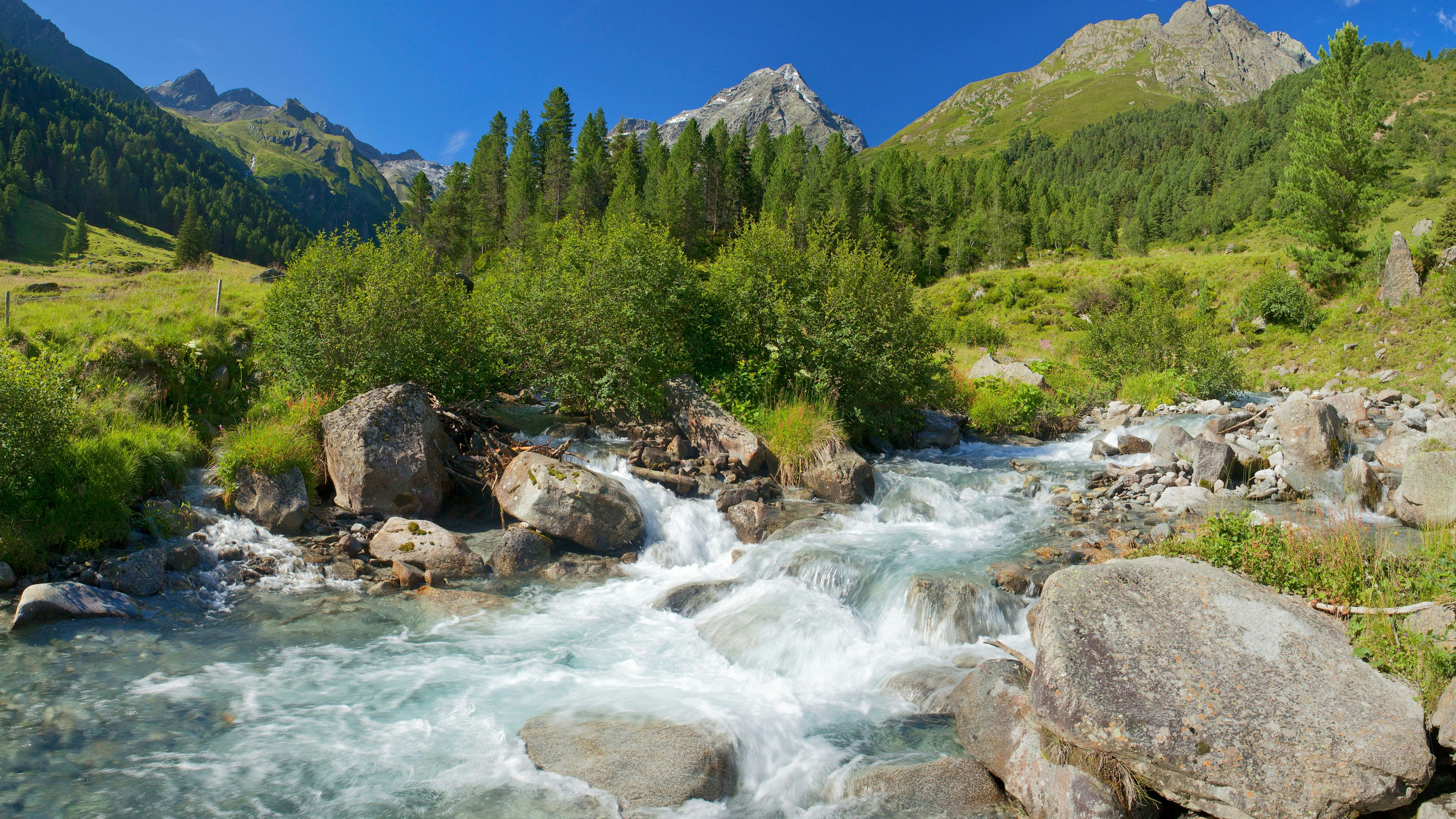 Heute.at - 16-Jähriger will Mädchen helfen und stürzt in Melach