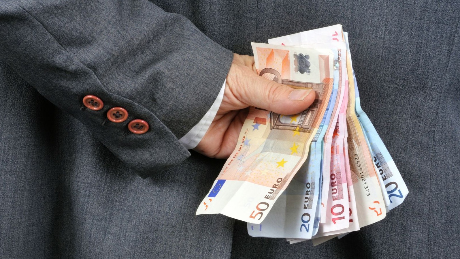 Heute.at - Sozialbetrüger zockte jahrelang die Landesregierung ab