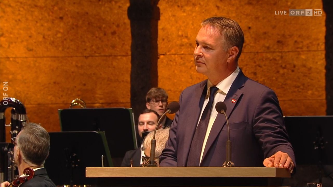 Bei Andreas Bablers Eröffnungsrede bei den Salzburger Festspielen kam es zu einer Störaktion durch Pro-Palästina-Aktivisten.