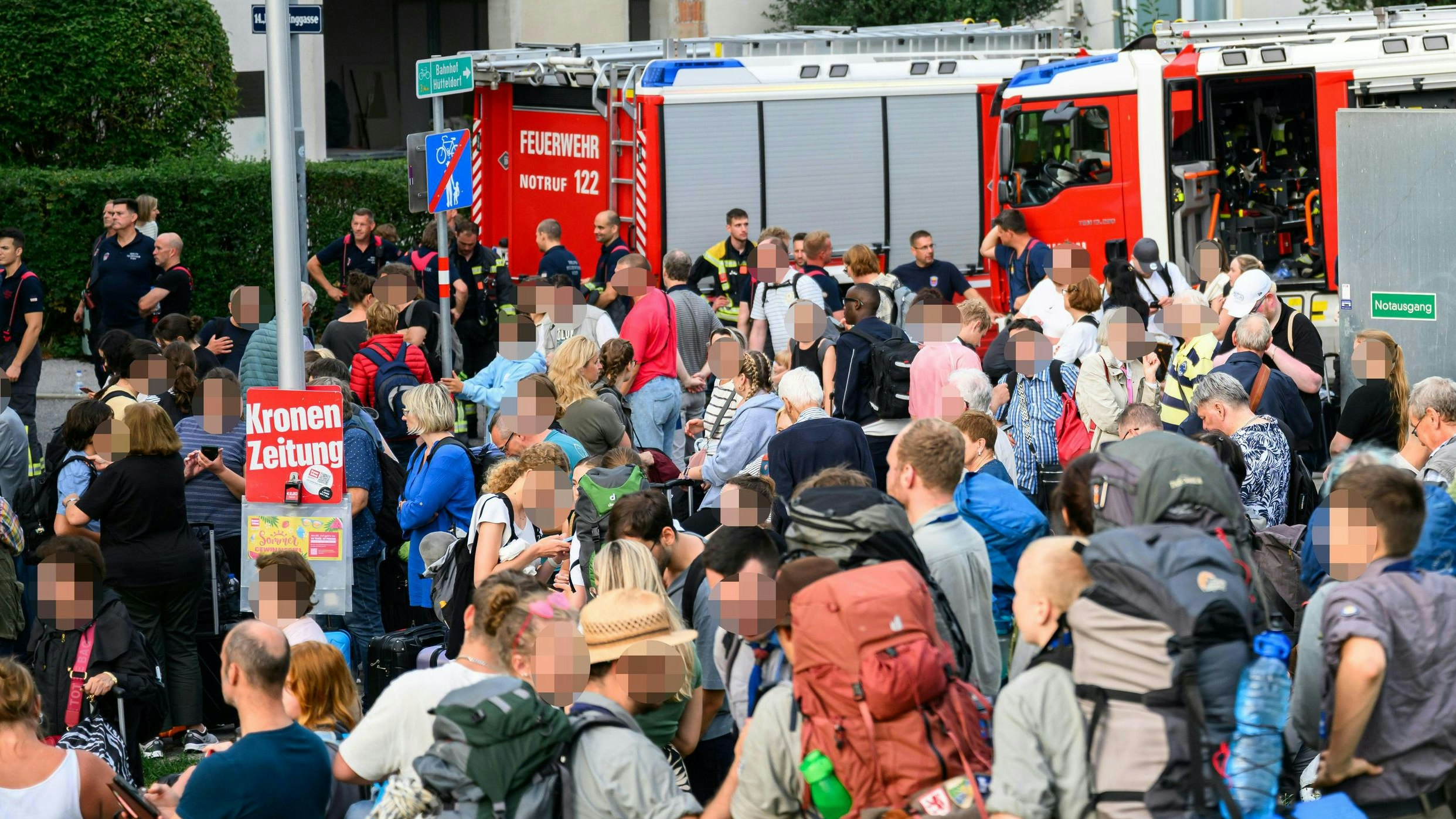 Heute.at - Nach ICE-Defekt: Verirrte Passagiere im Tunnel gesucht