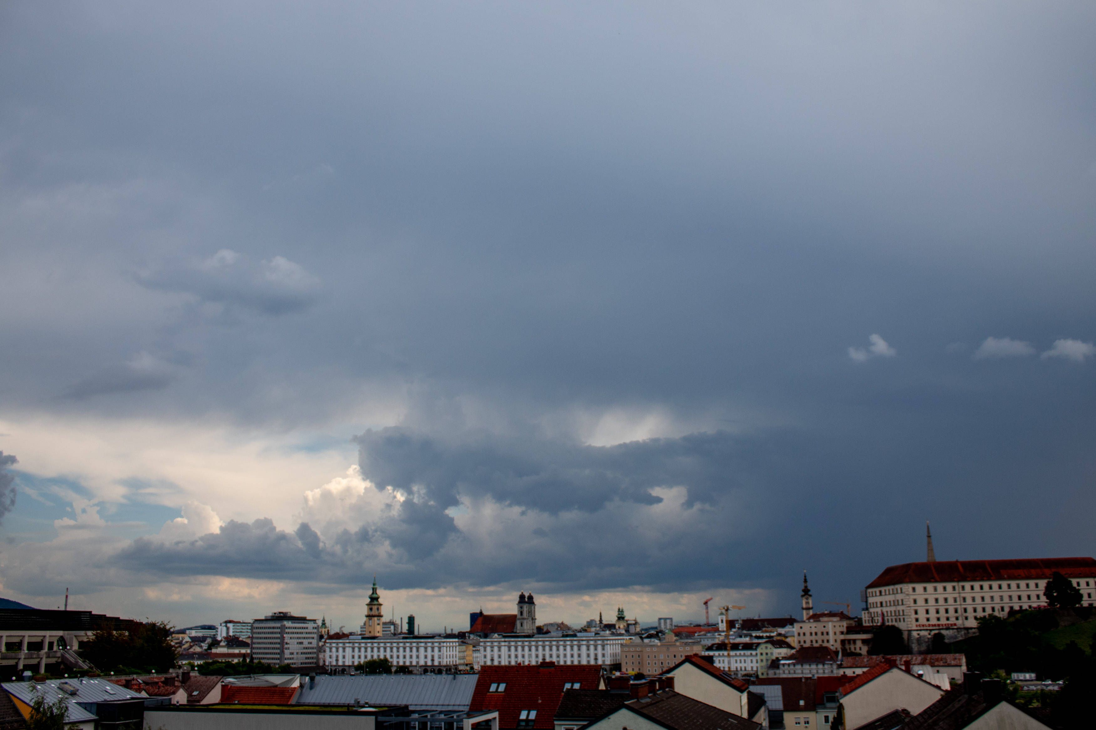 Österreich muss sich am Wochenende auf Gewitter samt Sintflutregen einstellen.